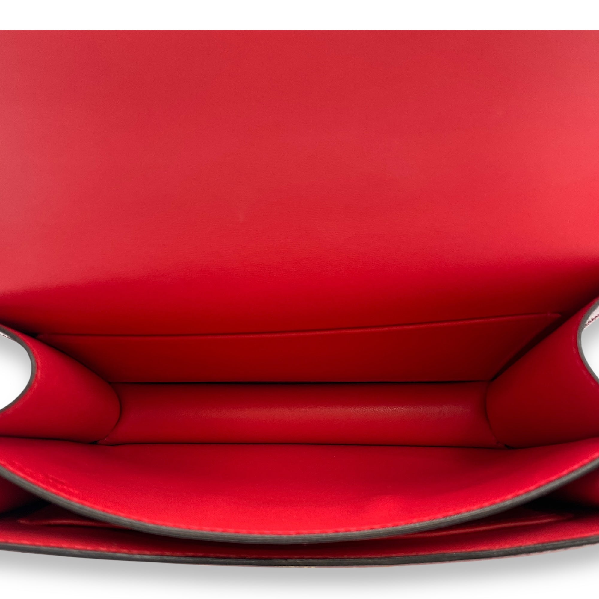Constance 18 Rouge Grenat in Epsom, Permabrass hardware