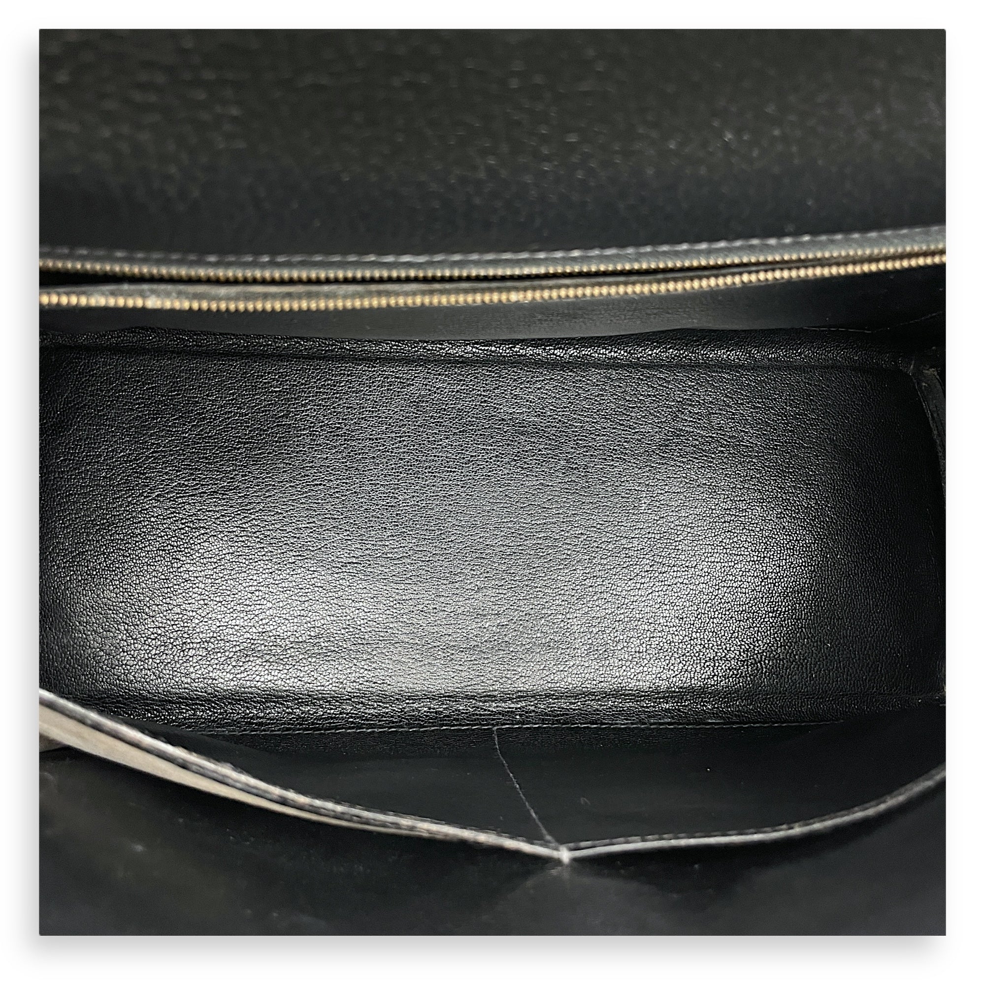 Kelly 32 Black in Ardennes, Gold hardware