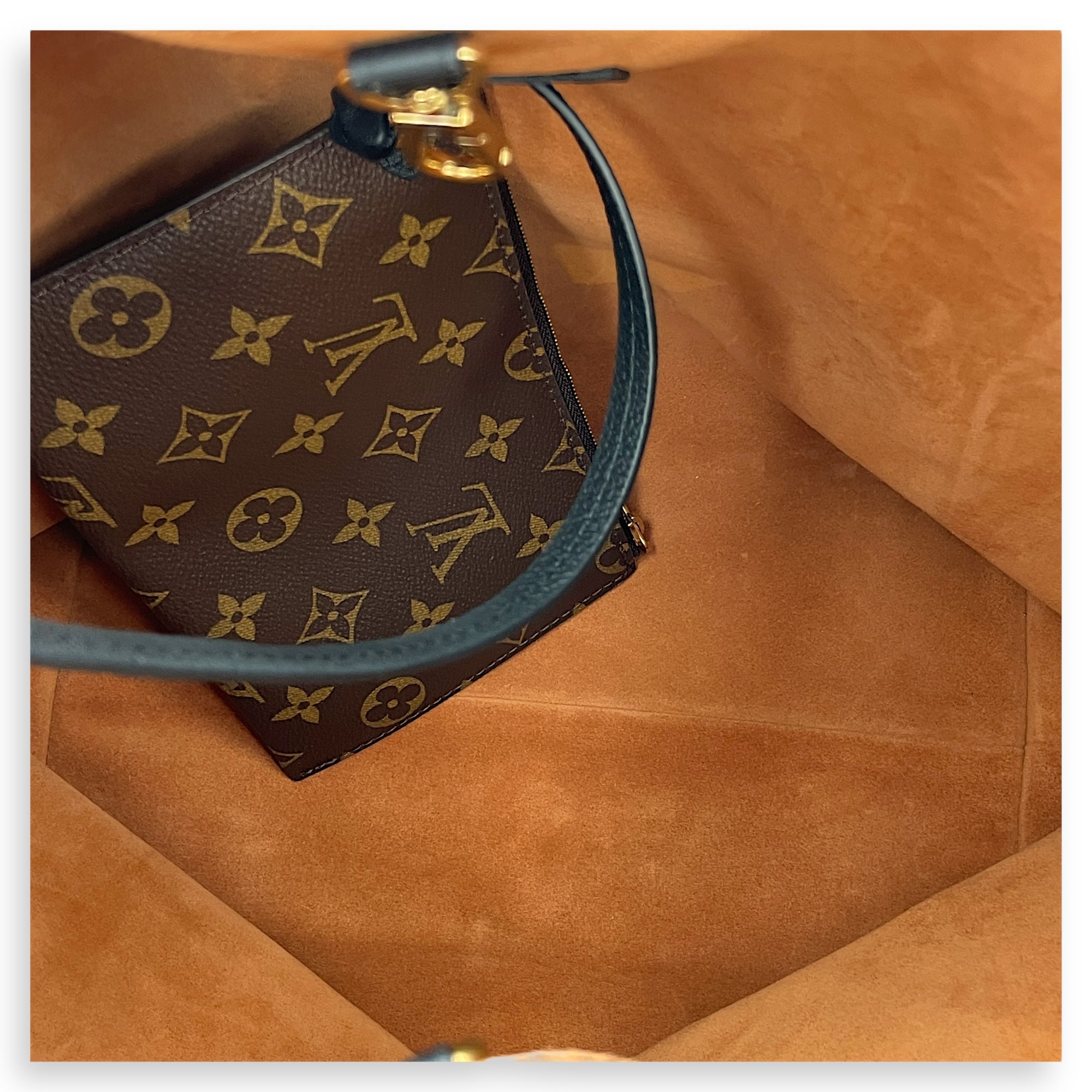 Low Key Hobo MM Black Shoulder Bag in Calfskin, Gold hardware
