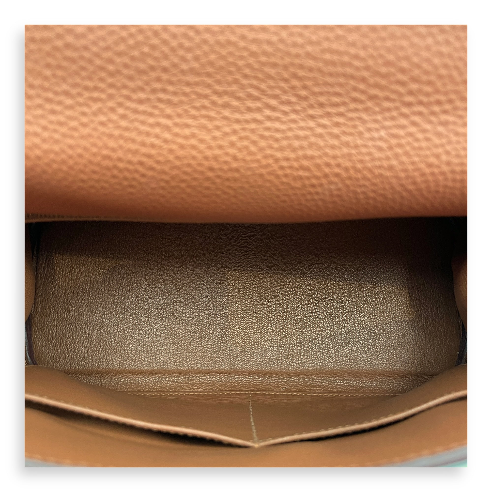 Kelly Touch 28 Gold in Togo/Matte Alligator, Palladium hardware