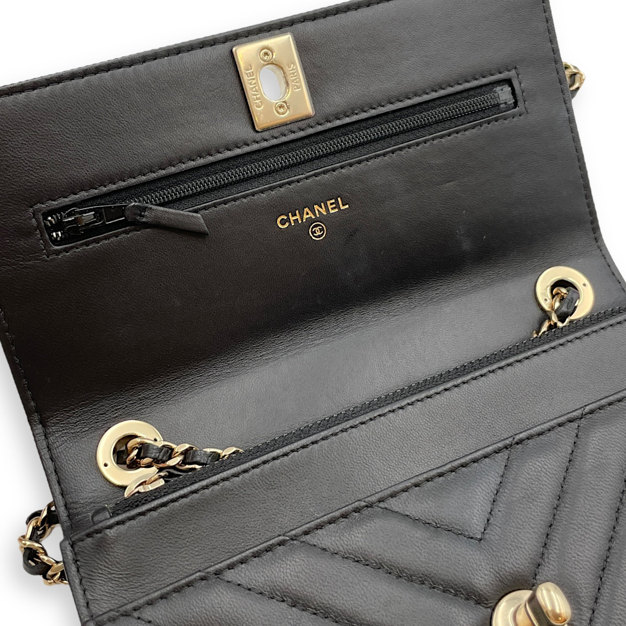 Trendy CC Chevron Black Wallet on Chain in Lambskin, Gold hardware