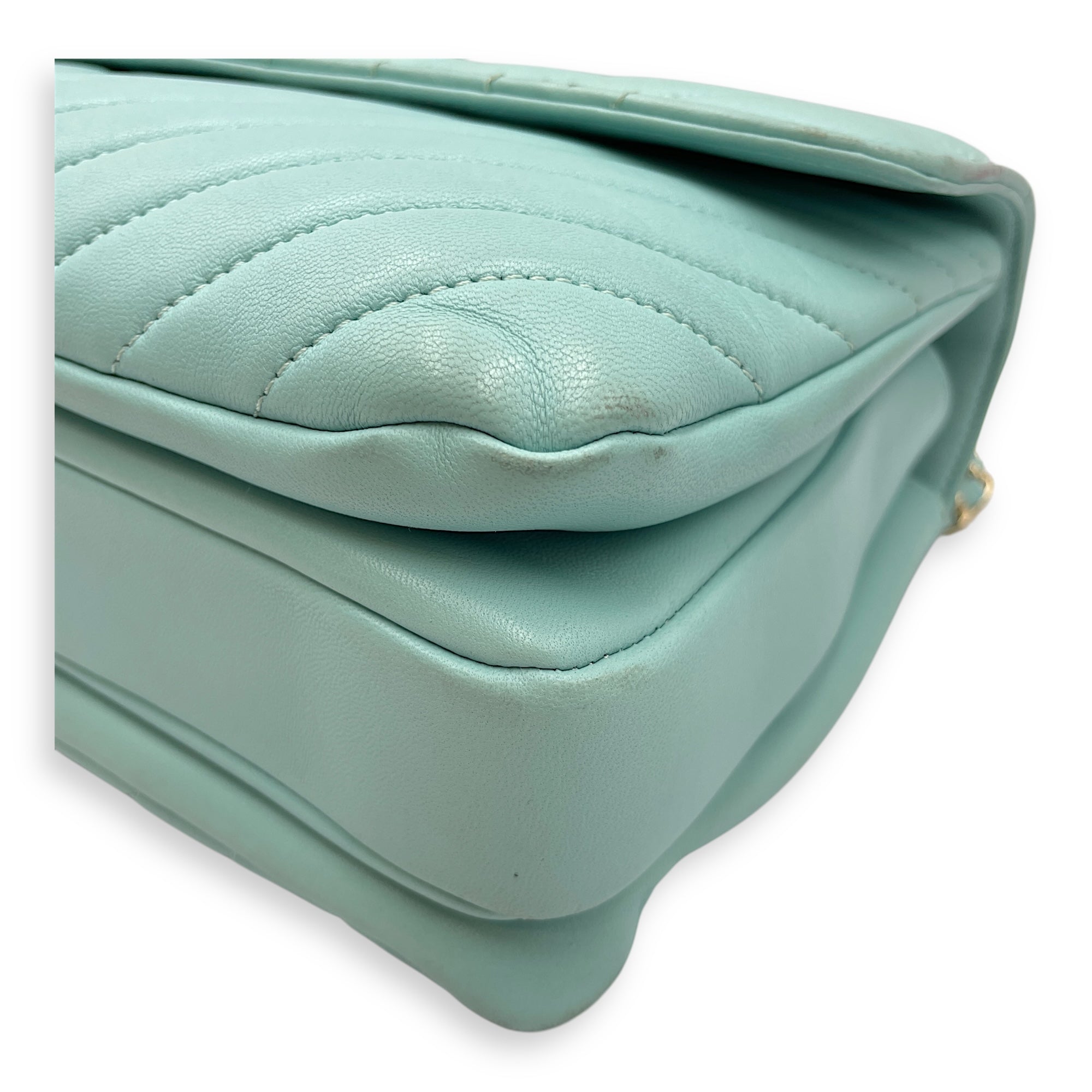 Trendy CC Blue Shoulder Bag in Lambskin, Gold hardware