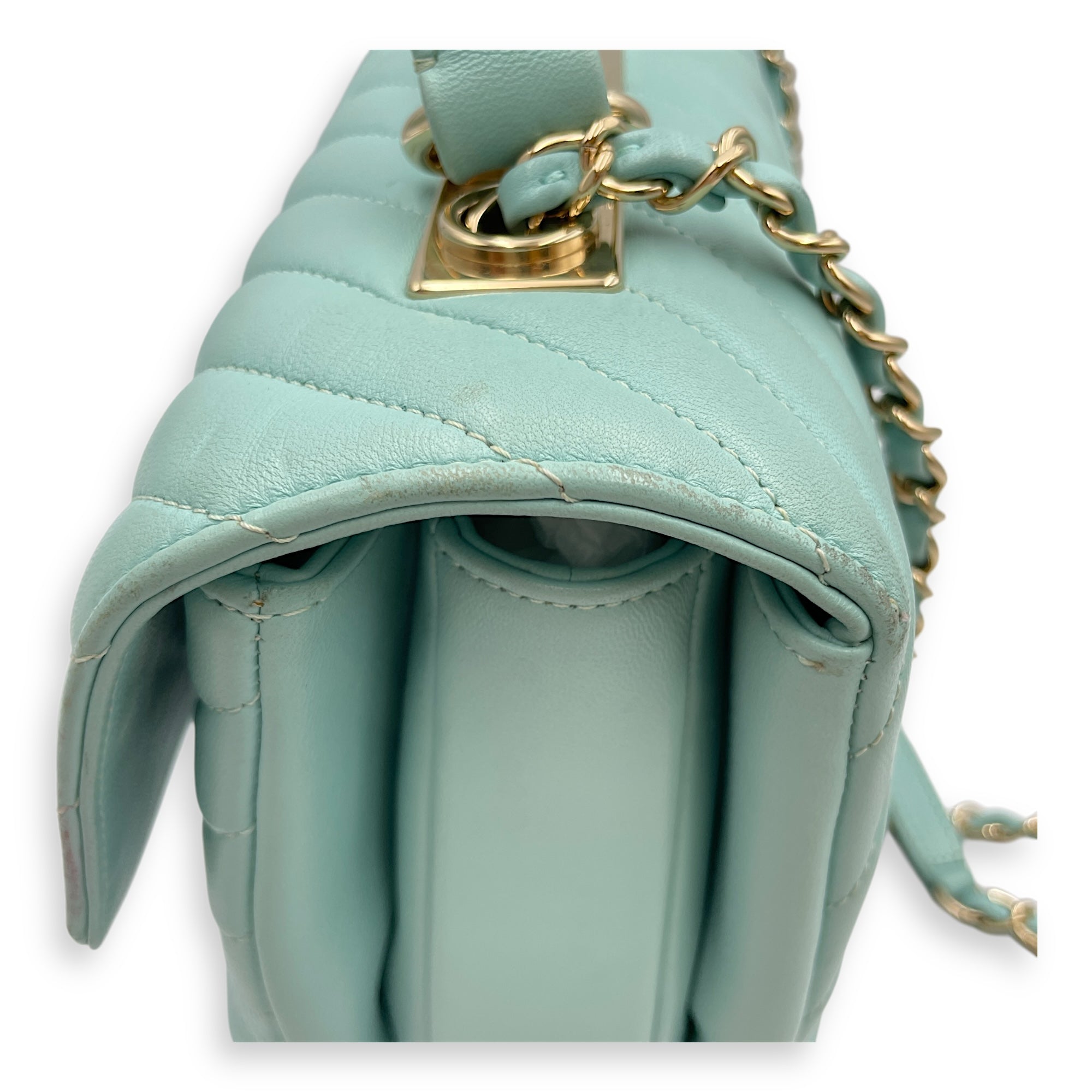 Trendy CC Blue Shoulder Bag in Lambskin, Gold hardware