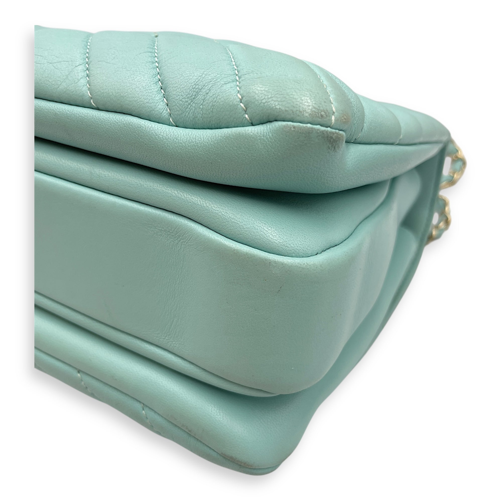 Trendy CC Blue Shoulder Bag in Lambskin, Gold hardware