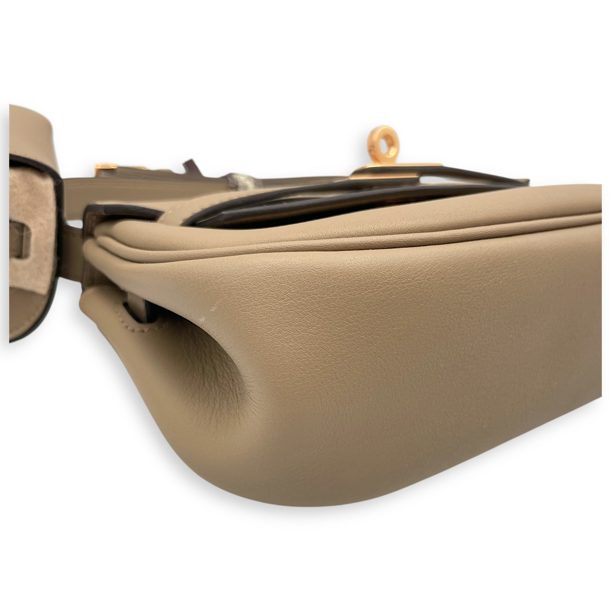 Kelly Moove Beige Marfa in Swift, Gold hardware
