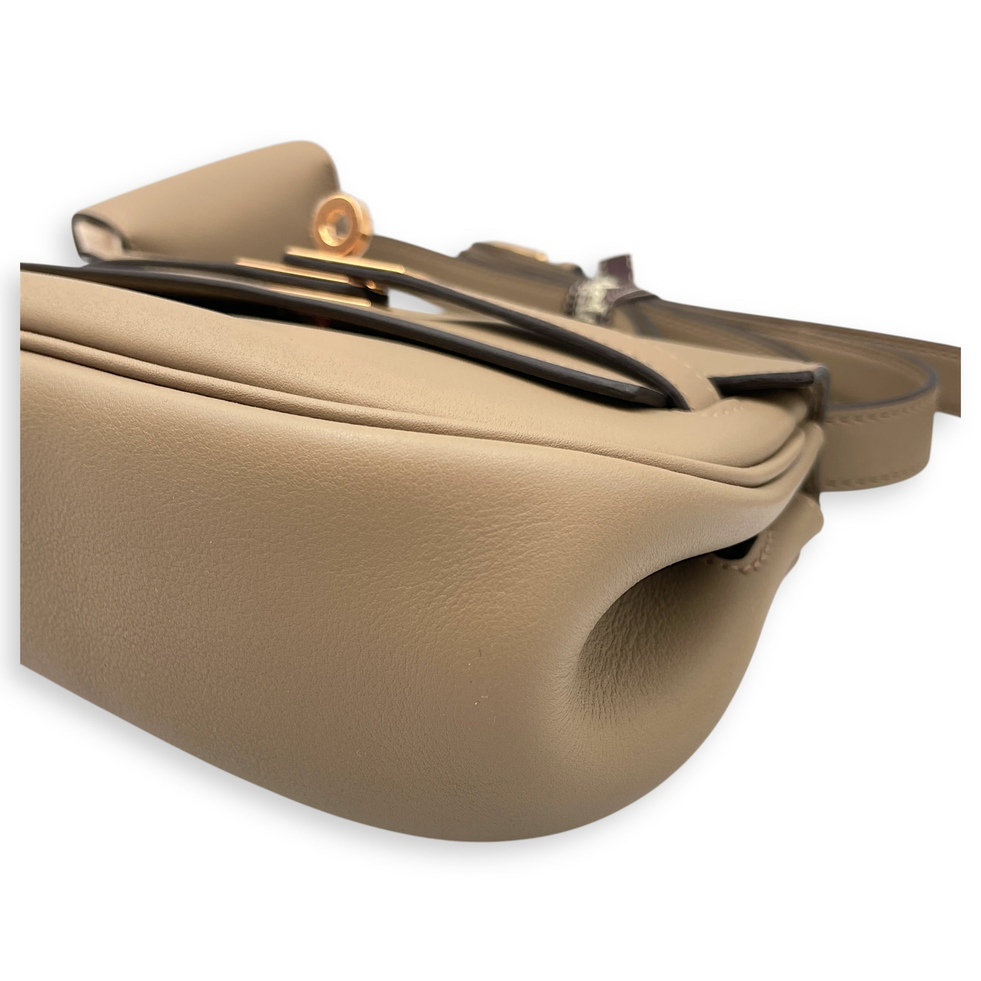Kelly Moove Beige Marfa in Swift, Gold hardware