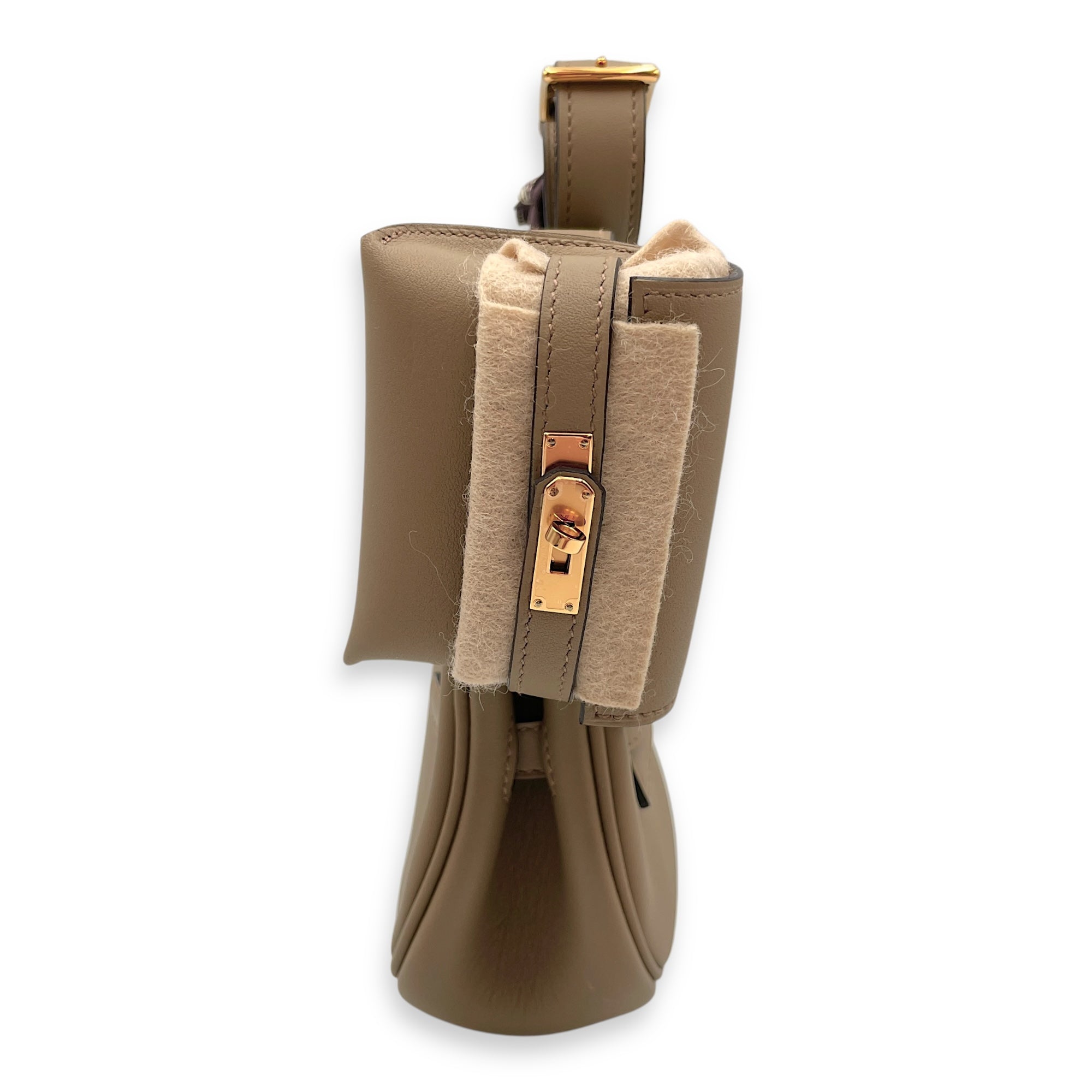 Kelly Moove Beige Marfa in Swift, Gold hardware