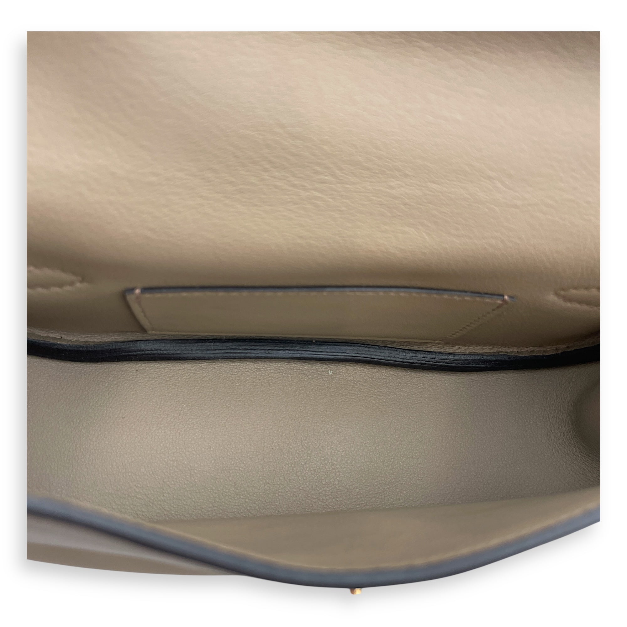 Kelly Moove Beige Marfa in Swift, Gold hardware