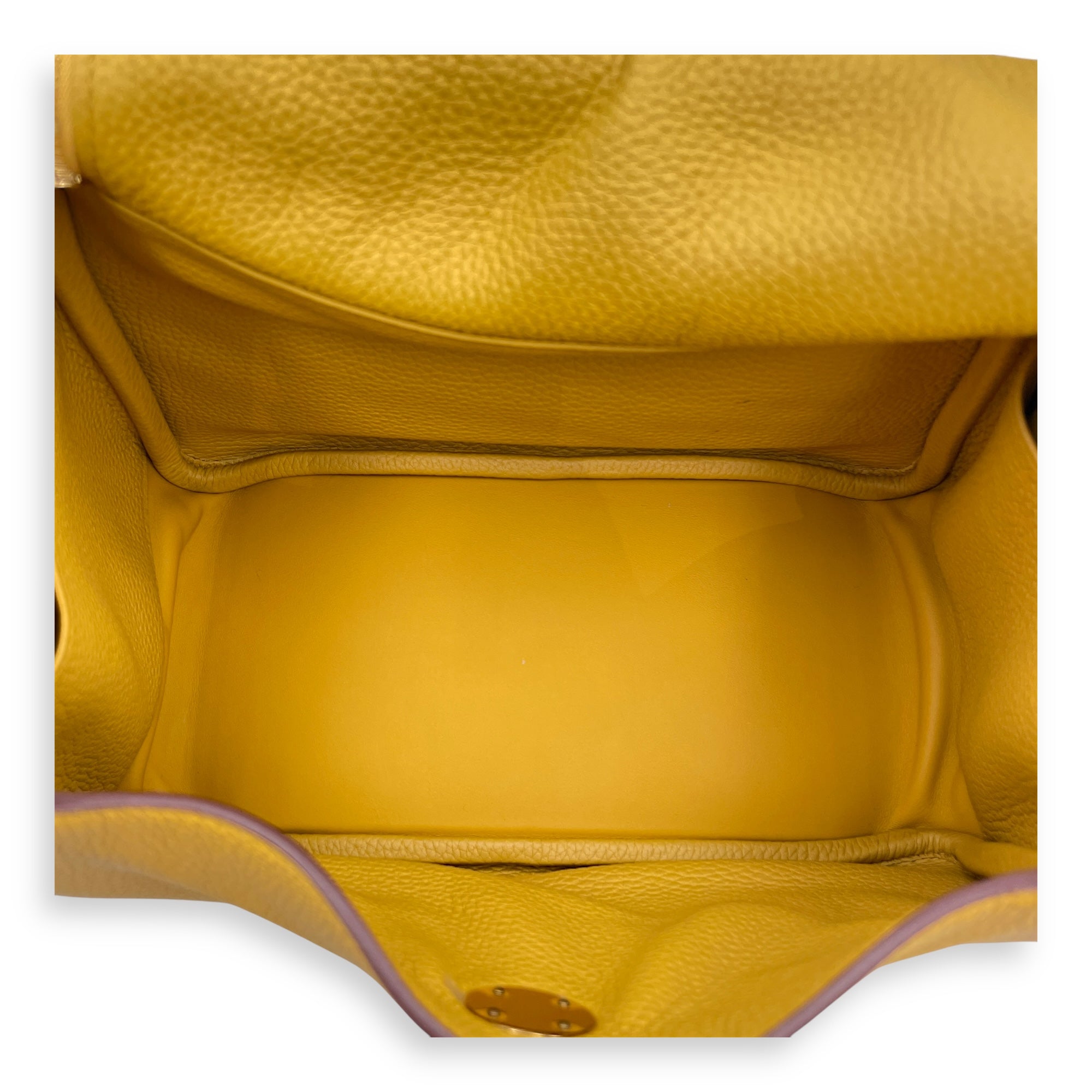 Lindy 26 Jaune Ambre in Clemence, Gold hardware