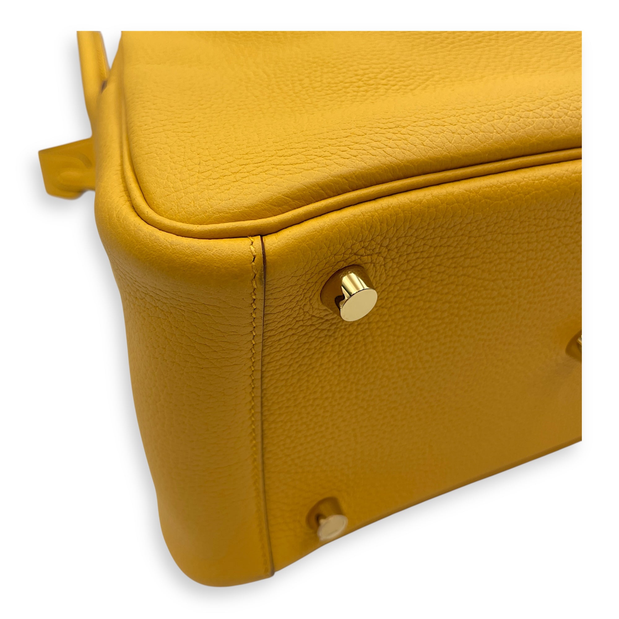 Lindy 26 Jaune Ambre in Clemence, Gold hardware