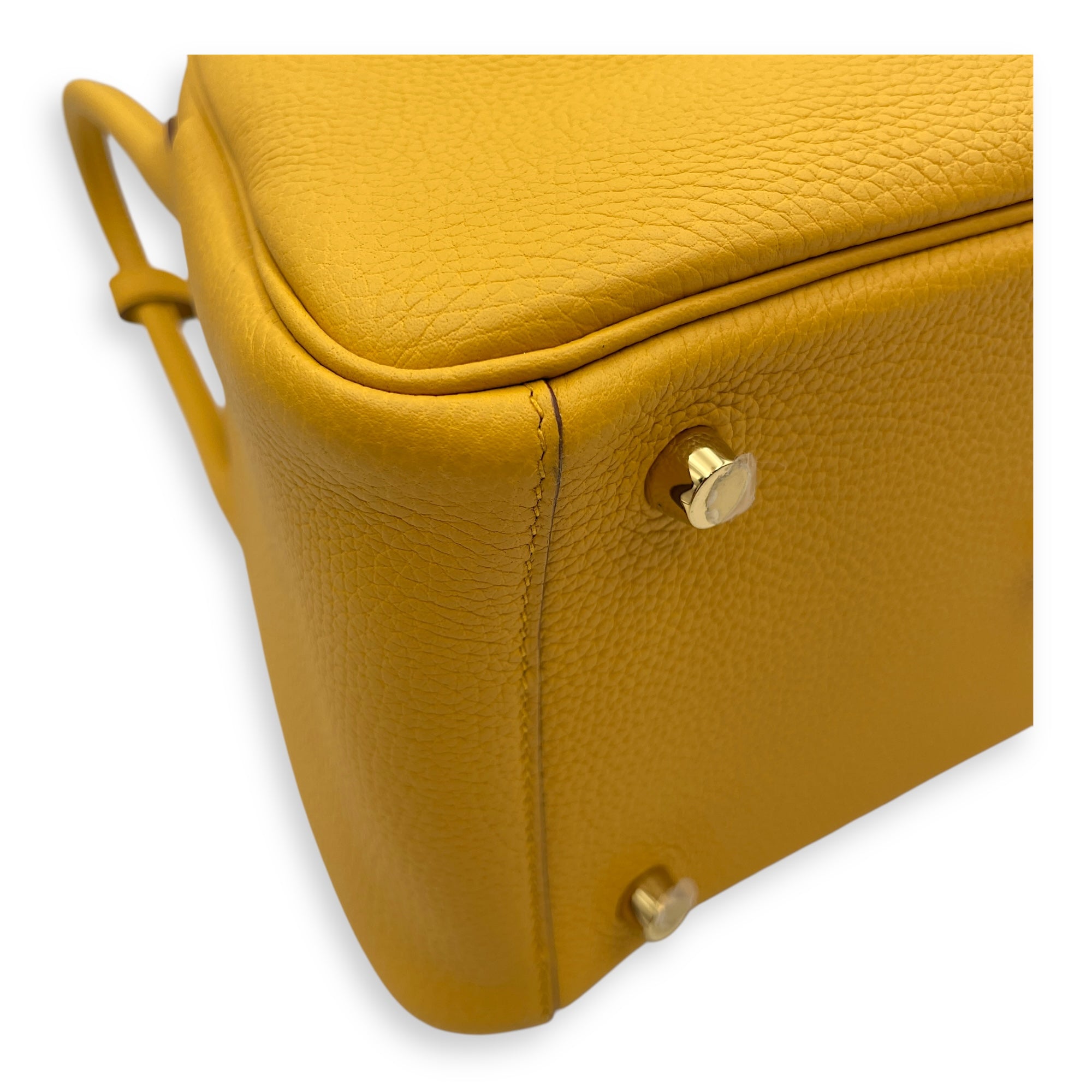 Lindy 26 Jaune Ambre in Clemence, Gold hardware