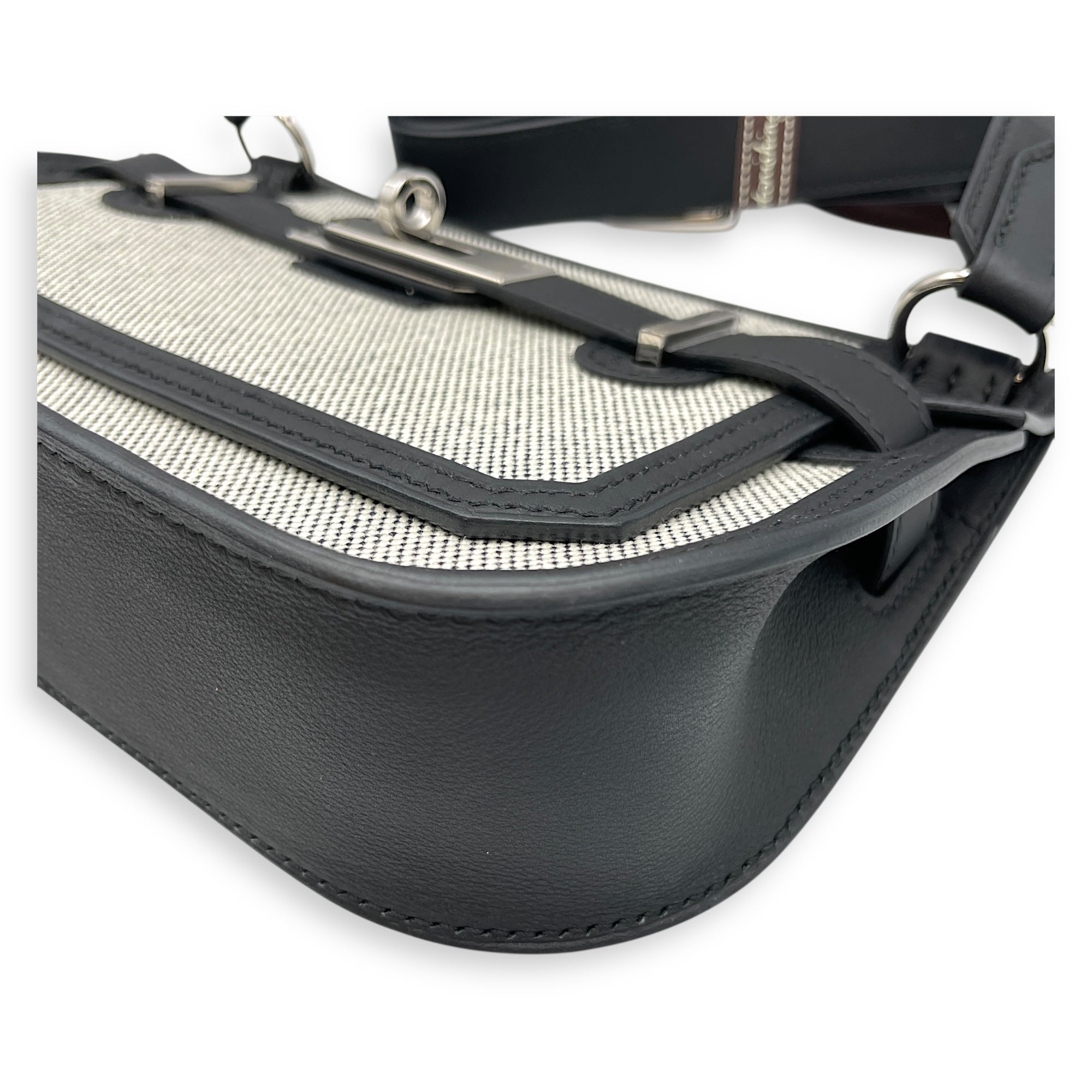 Jypsiere Mini Ecru-Noir/Noir in Toile H/Swift, Palladium hardware