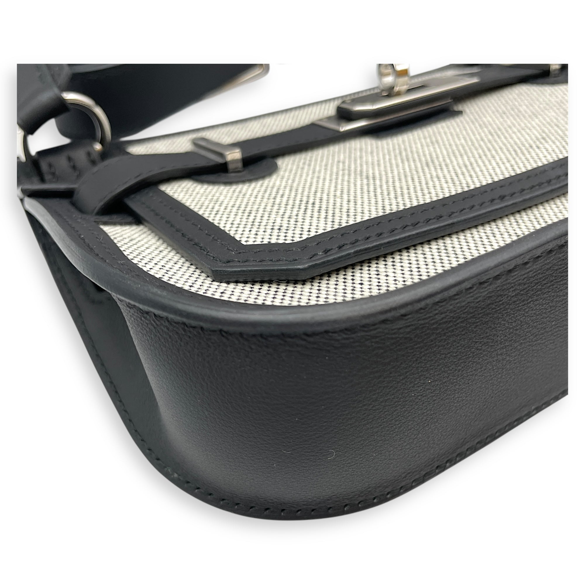 Jypsiere Mini Ecru-Noir/Noir in Toile H/Swift, Palladium hardware