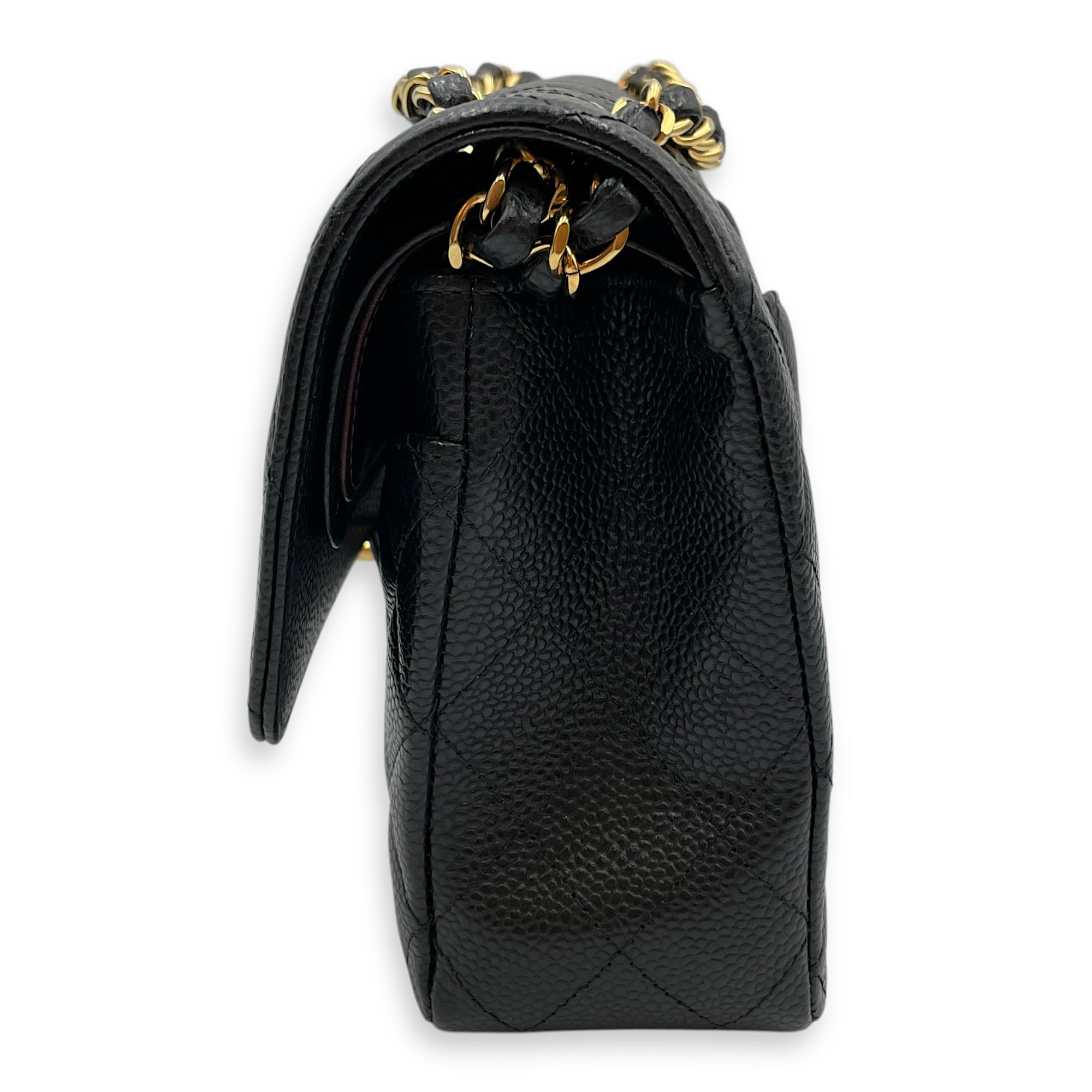 Classic Double Flap Medium Black Shoulder Bag in Caviar Leather, Gold hardware