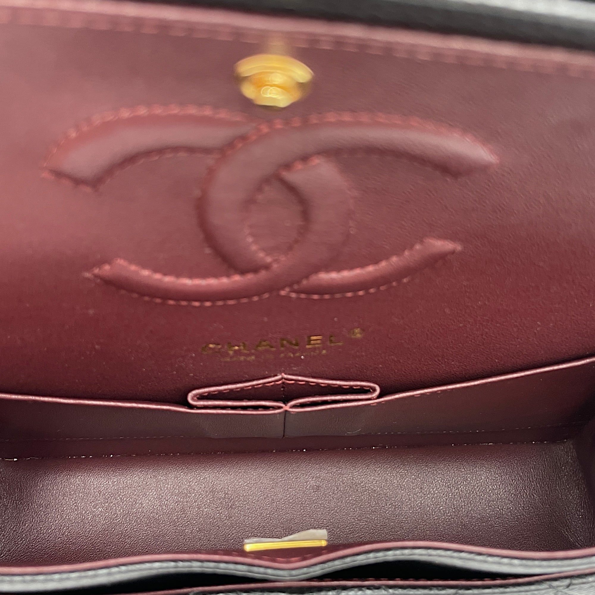 Classic Double Flap Medium Black Shoulder Bag in Caviar Leather, Gold hardware