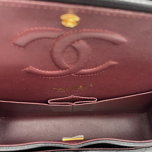 Classic Double Flap Medium Black Shoulder Bag in Caviar Leather, Gold hardware