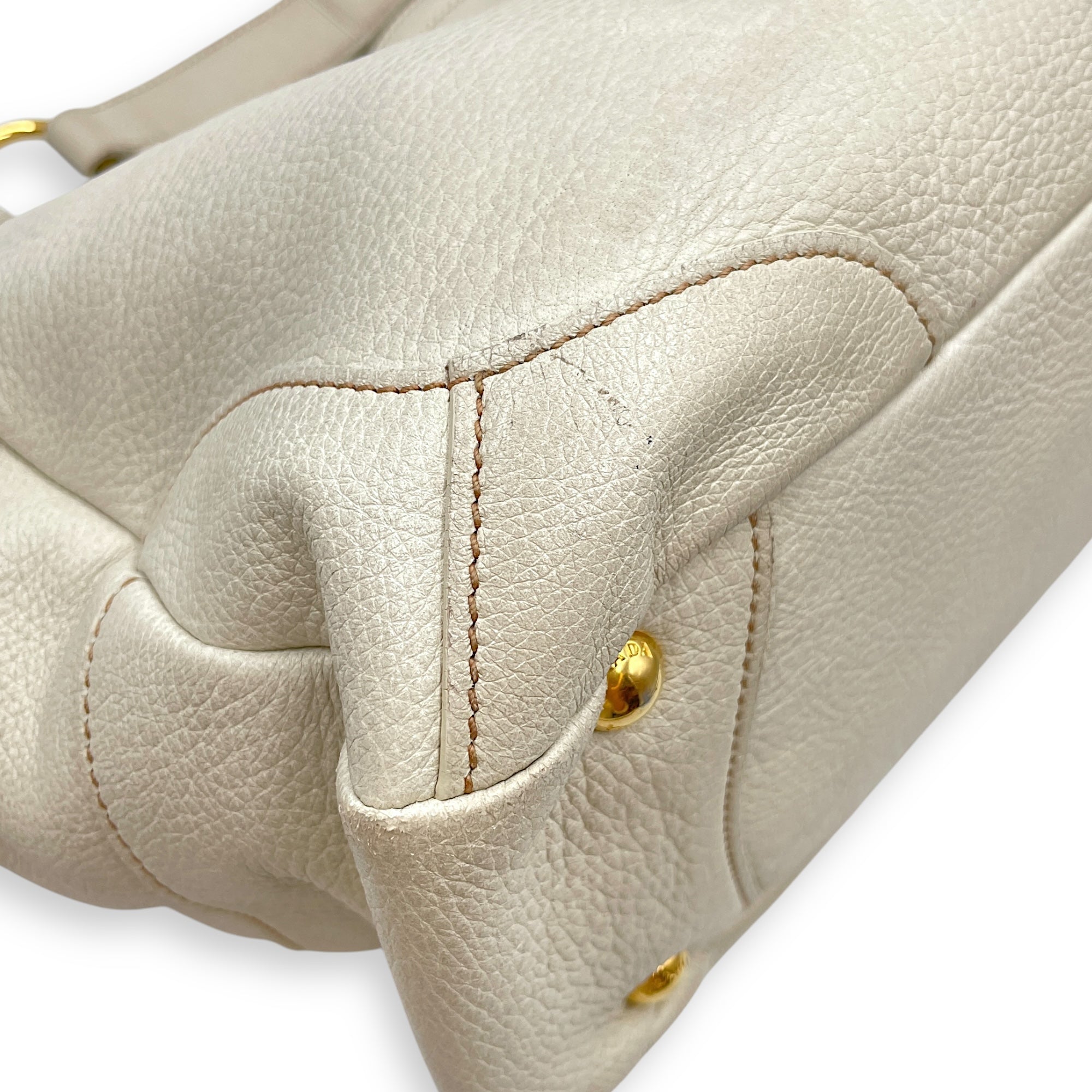 Vitello Daino White Hobo Bag in Calfskin, Gold hardware
