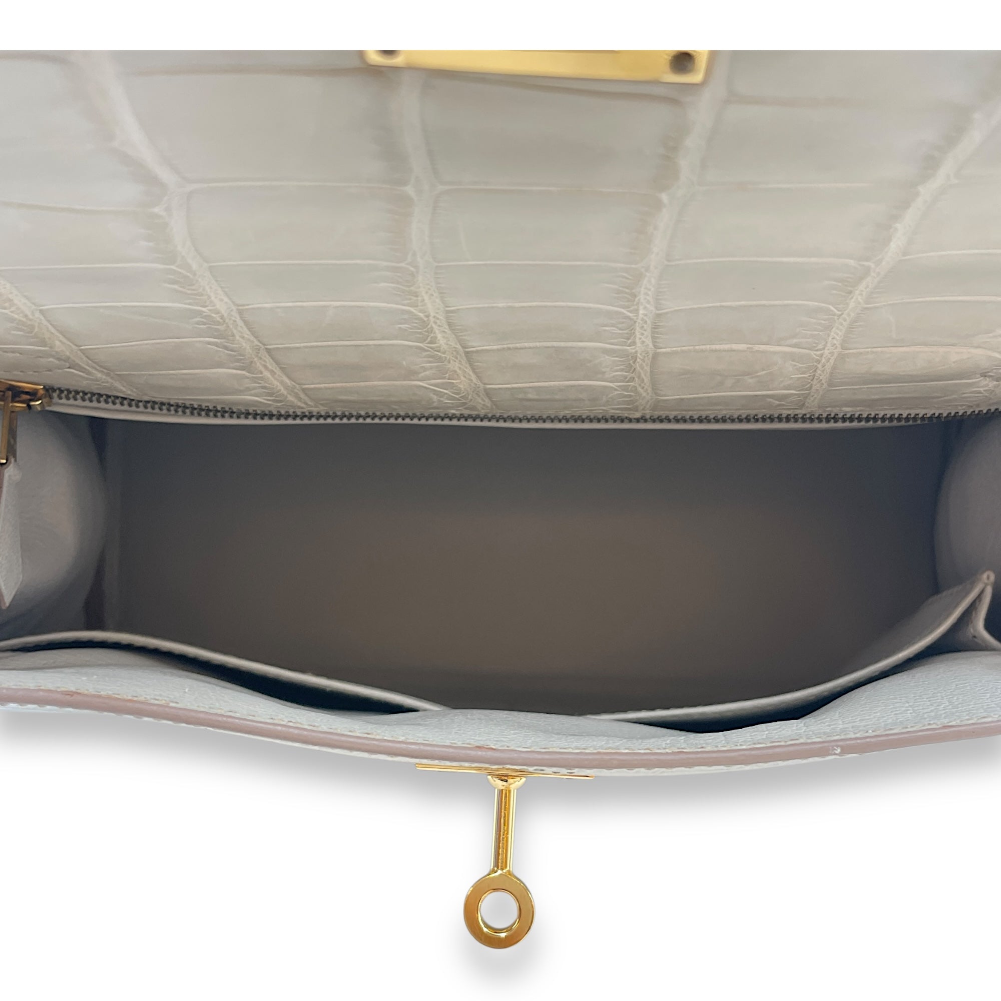 Kelly 28 Beton in Matte Niloticus, Gold hardware