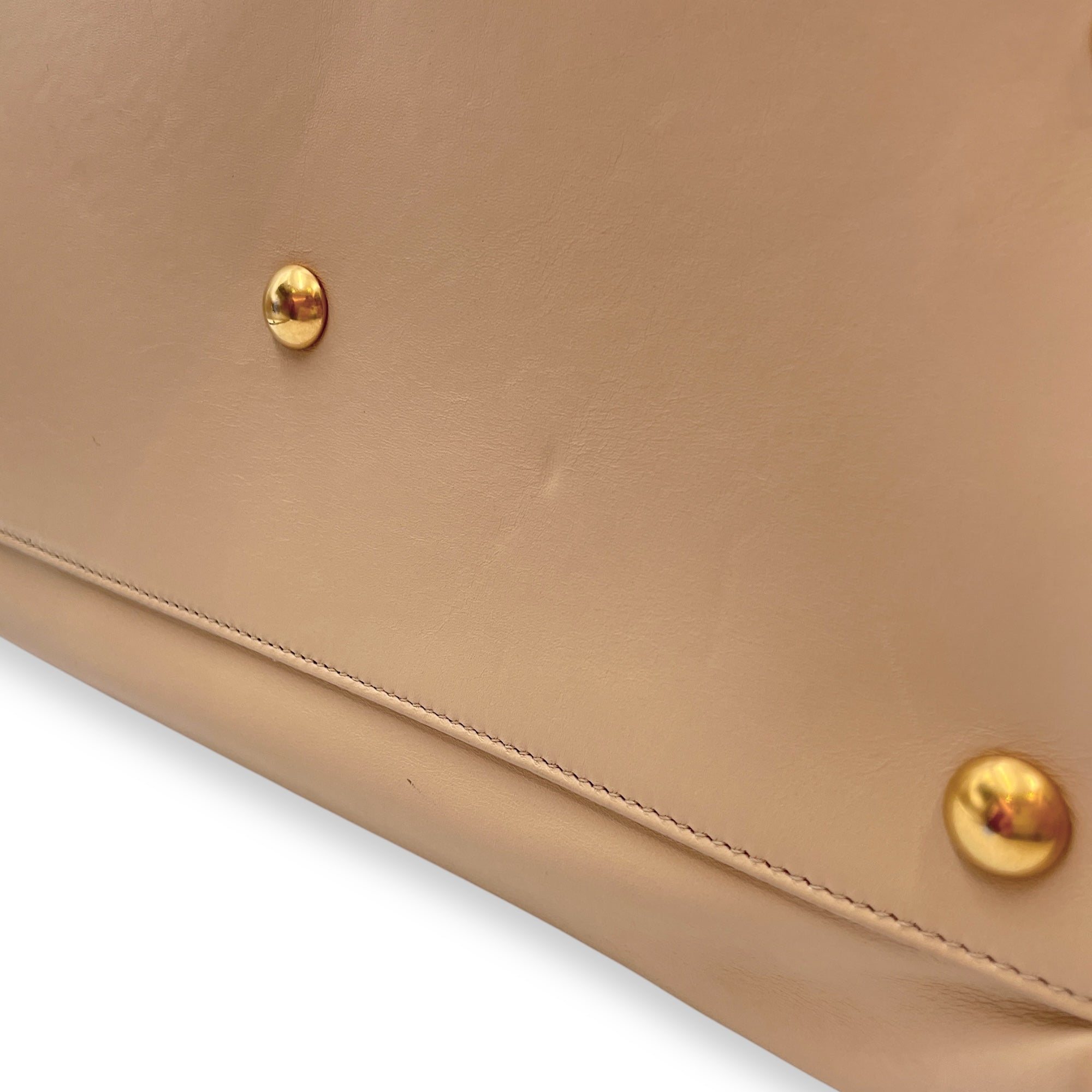 Boston Beige Shoulder Bag in Calfskin, Gold hardware