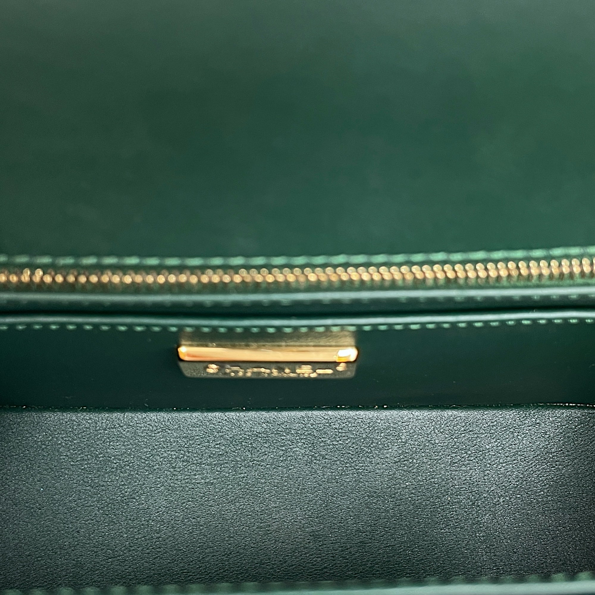 Classic Flap Emerald Green Crossbody Bag in Shiny Alligator, Gold hardware