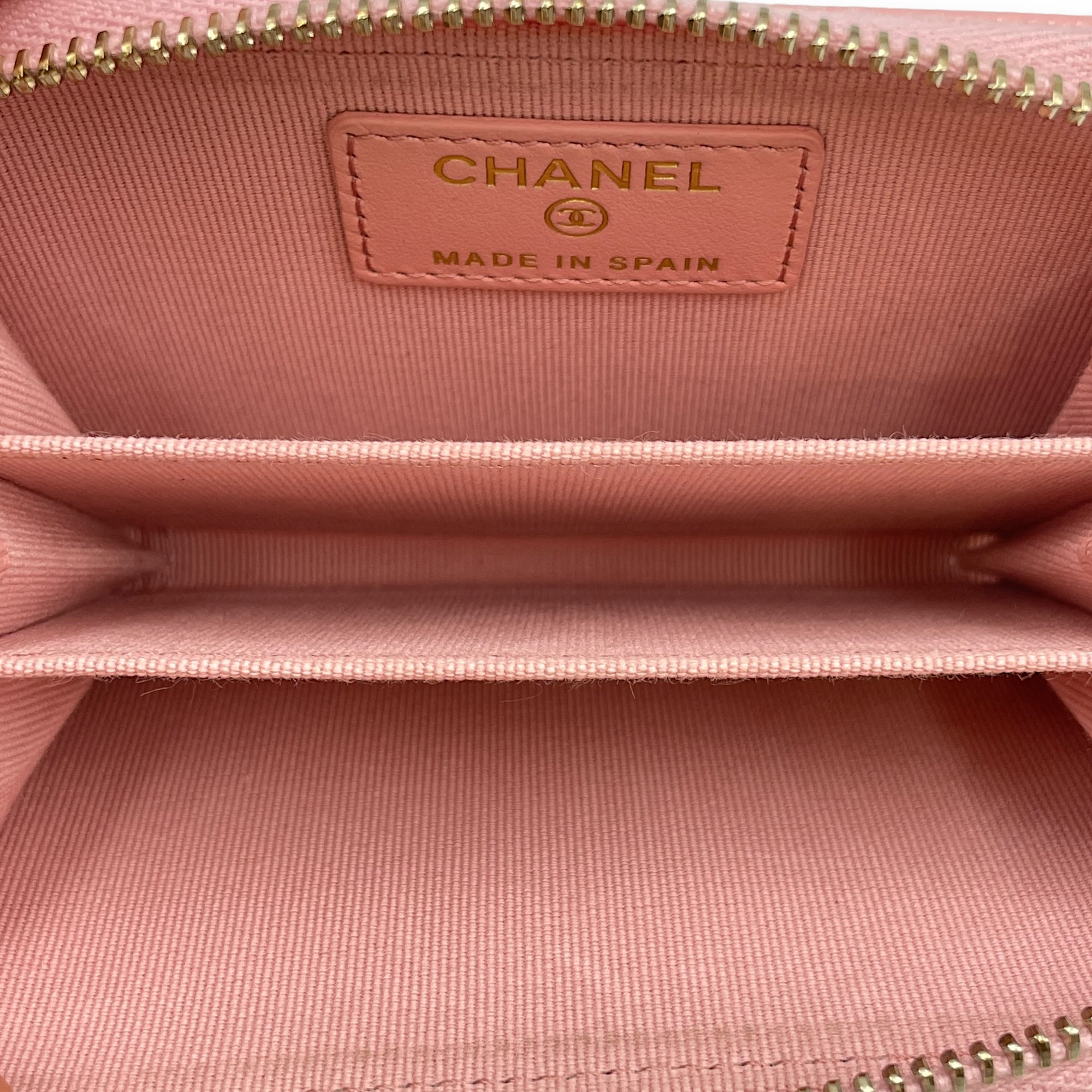 Quilted Zip Pink Card Holder in Caviar Leather, Gold hardware