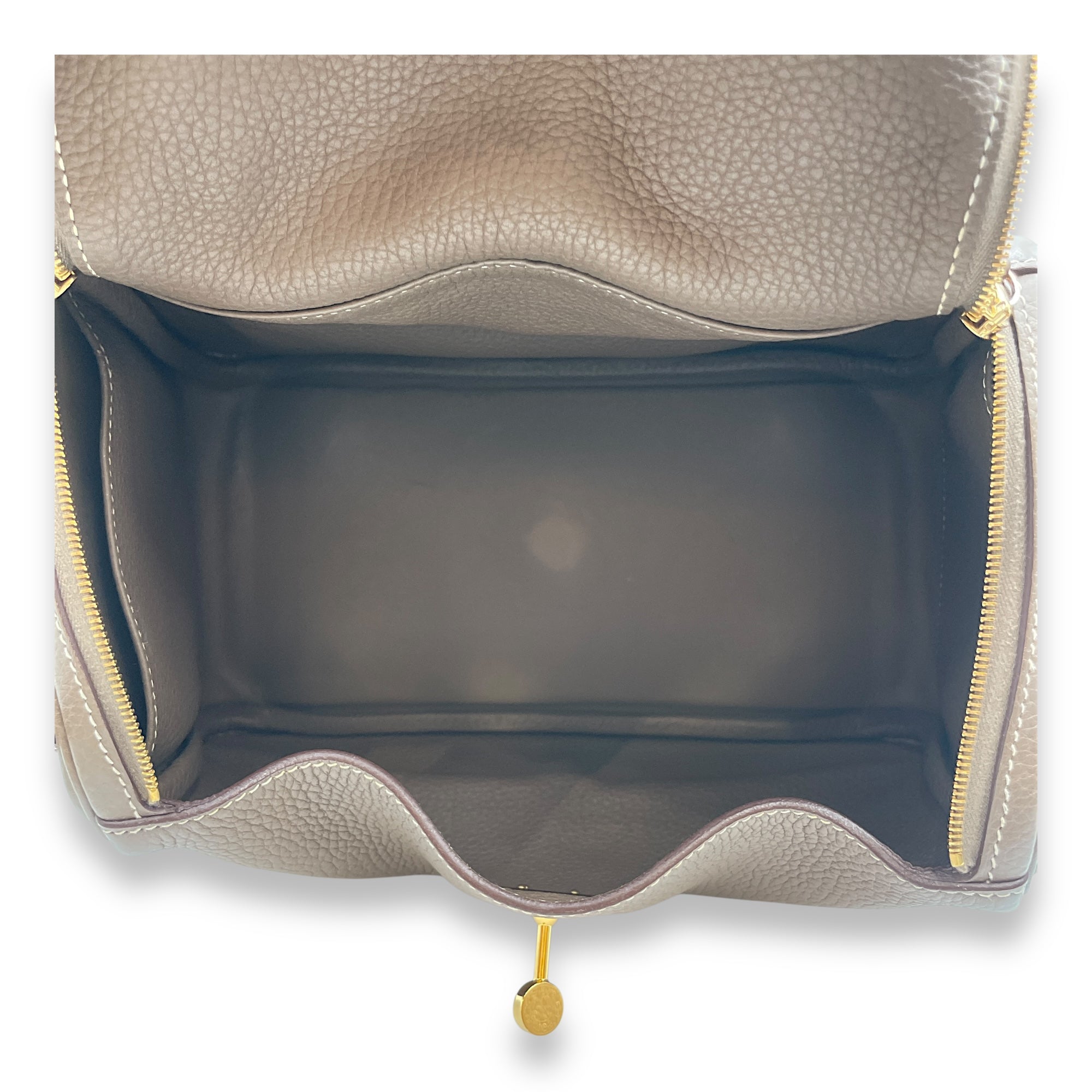 Lindy 26 Etoupe in Clemence, Gold hardware