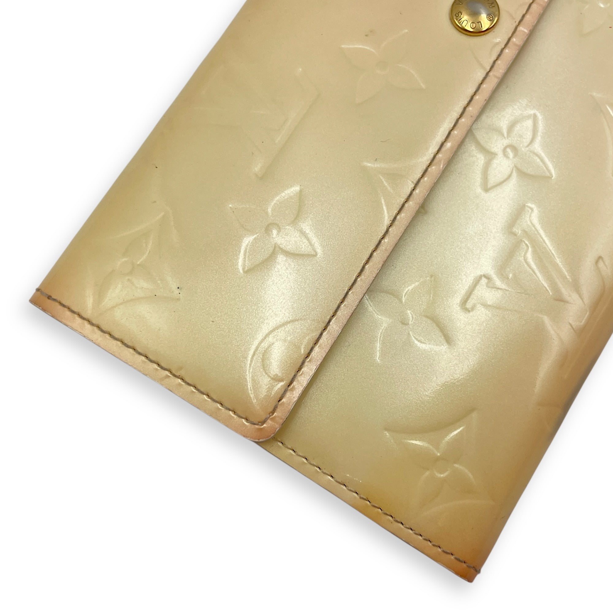 Vernis Sarah Long White Wallet in Patent Leather, Gold hardware