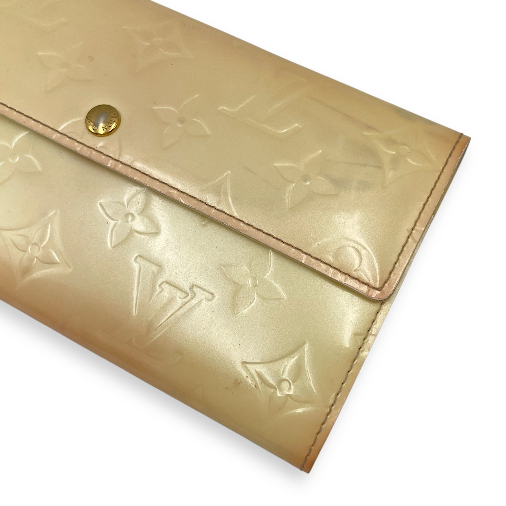 Vernis Sarah Long White Wallet in Patent Leather, Gold hardware