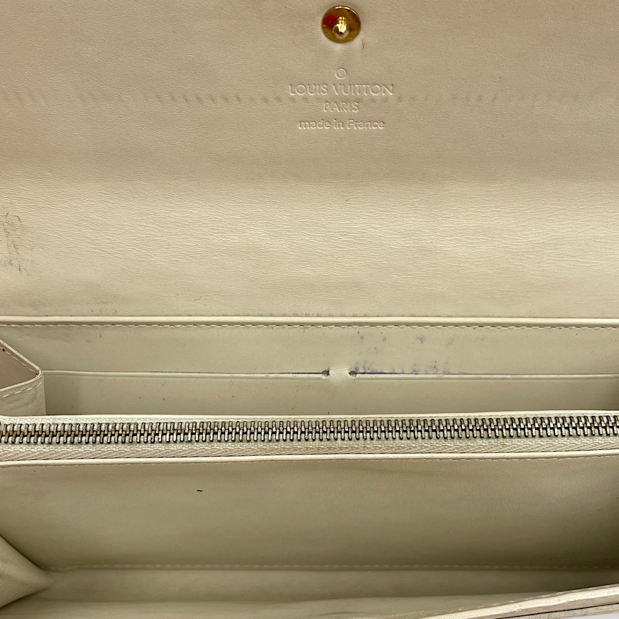 Vernis Sarah Long White Wallet in Patent Leather, Gold hardware