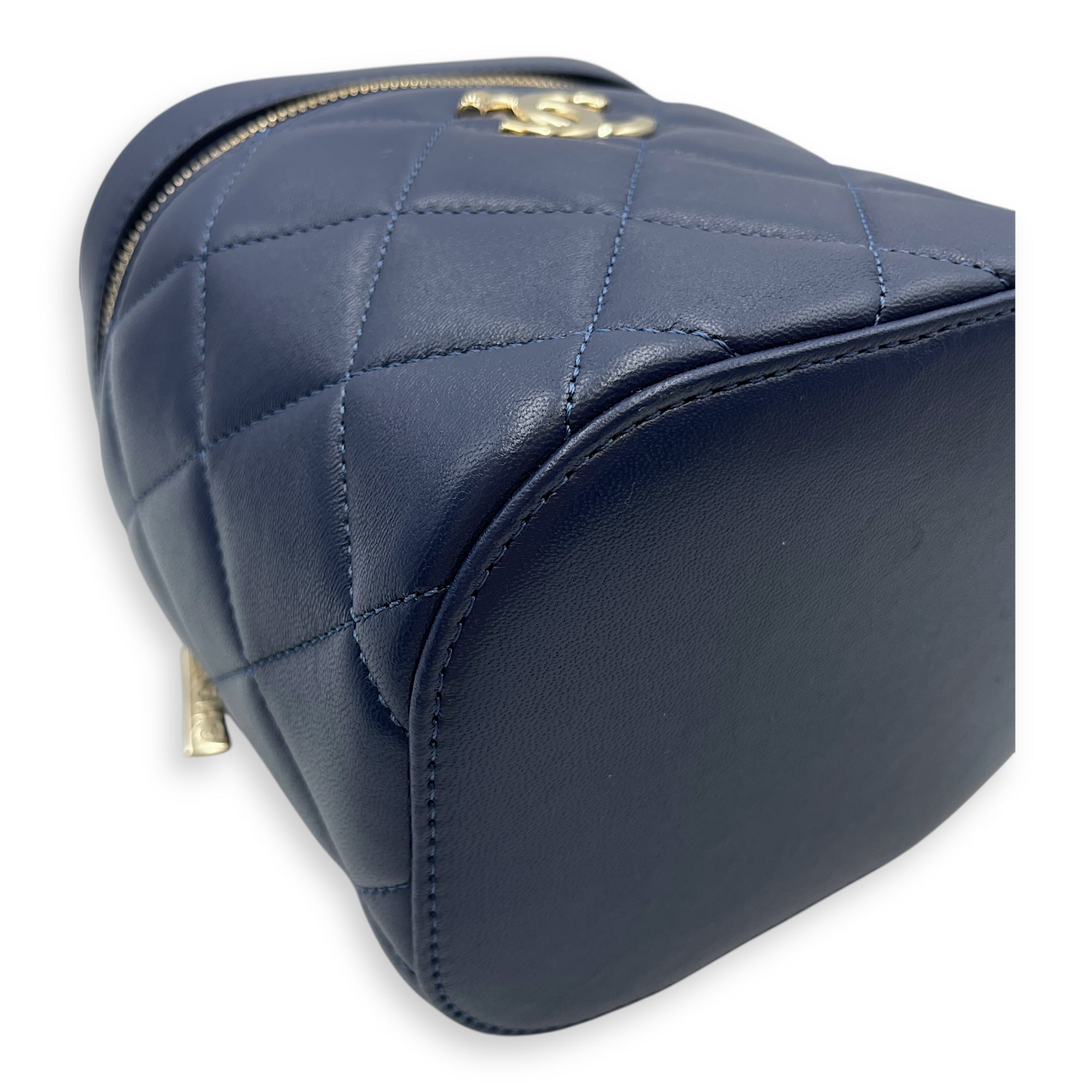 Trendy CC Blue Vanity Case in Calfskin, Gold hardware