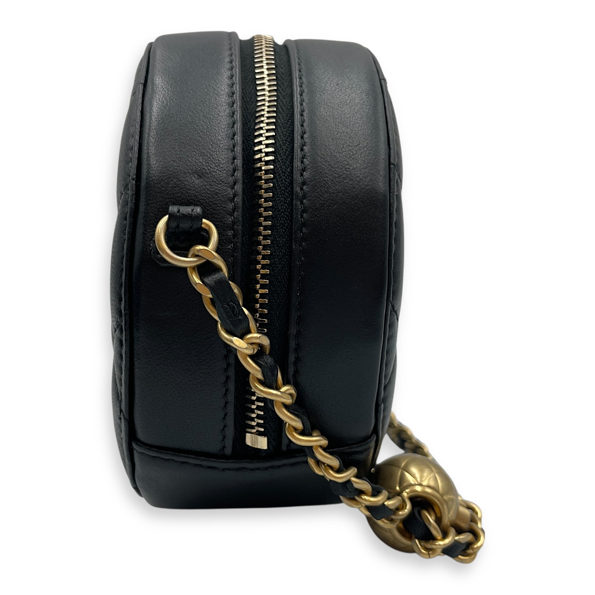 Round CC Black Crossbody Bag in Lambskin, Gold hardware