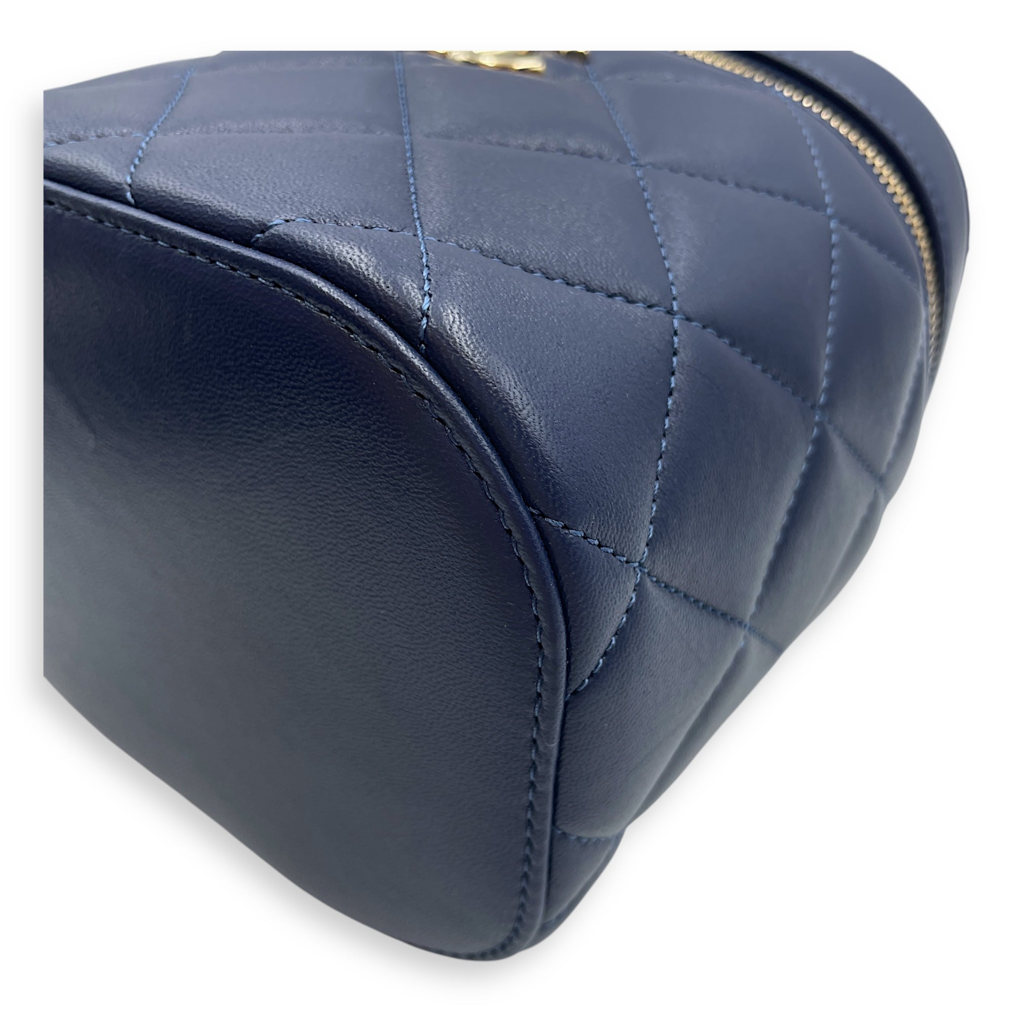Trendy CC Blue Vanity Case in Calfskin, Gold hardware
