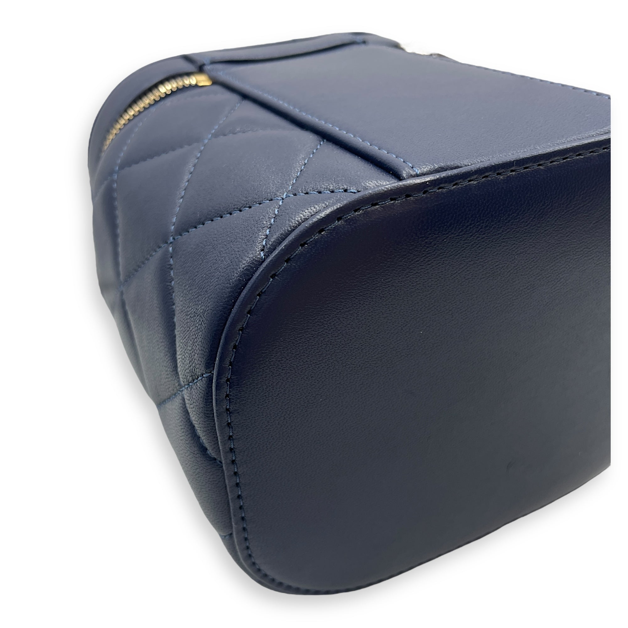 Trendy CC Blue Vanity Case in Calfskin, Gold hardware