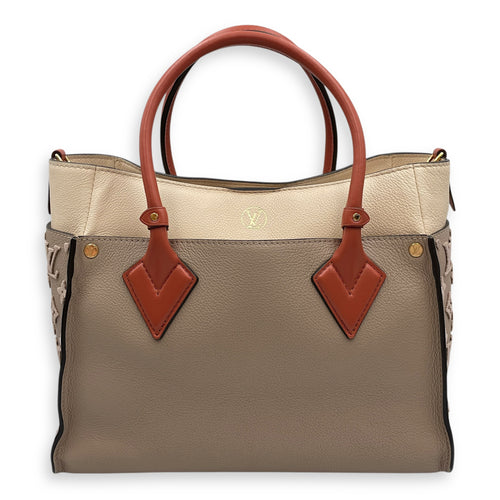 On My Side Beige Shoulder Bag in Calfskin, Gold hardware