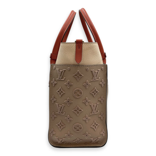 On My Side Beige Shoulder Bag in Calfskin, Gold hardware