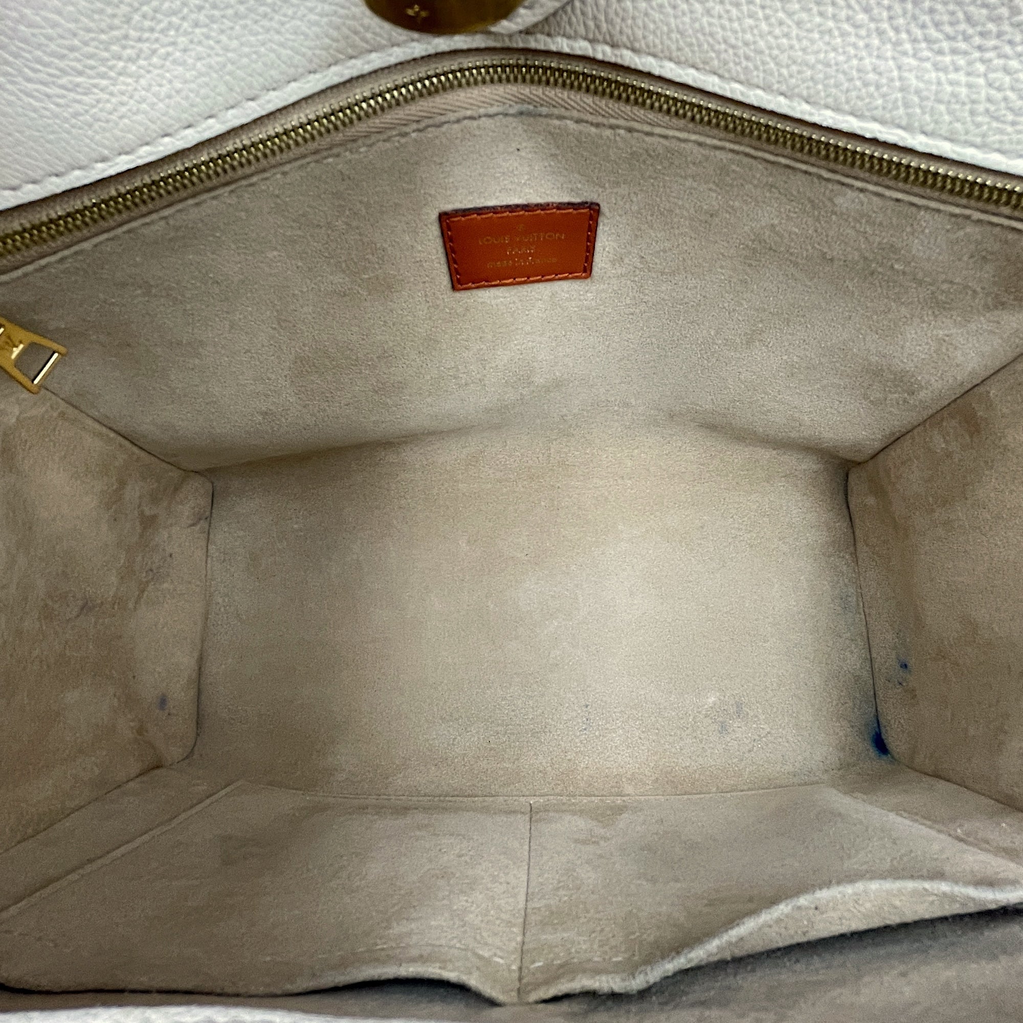 On My Side Beige Shoulder Bag in Calfskin, Gold hardware