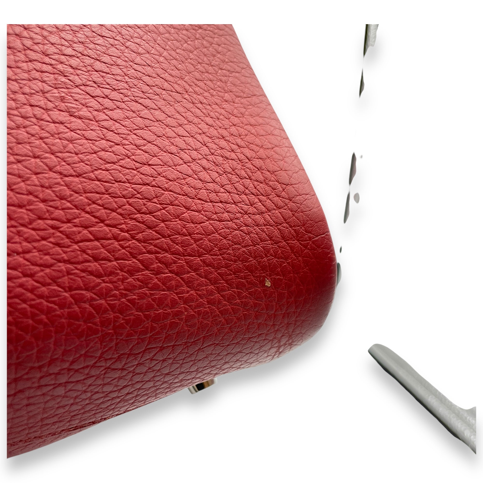 Lindy 34 Rouge Garance in Clemence, Palladium hardware