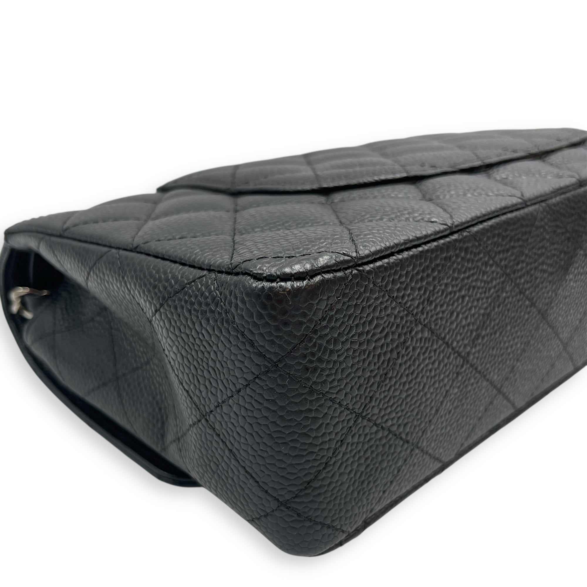 Classic Medium Black Double Flap Bag in Caviar Leather, Silver hardware