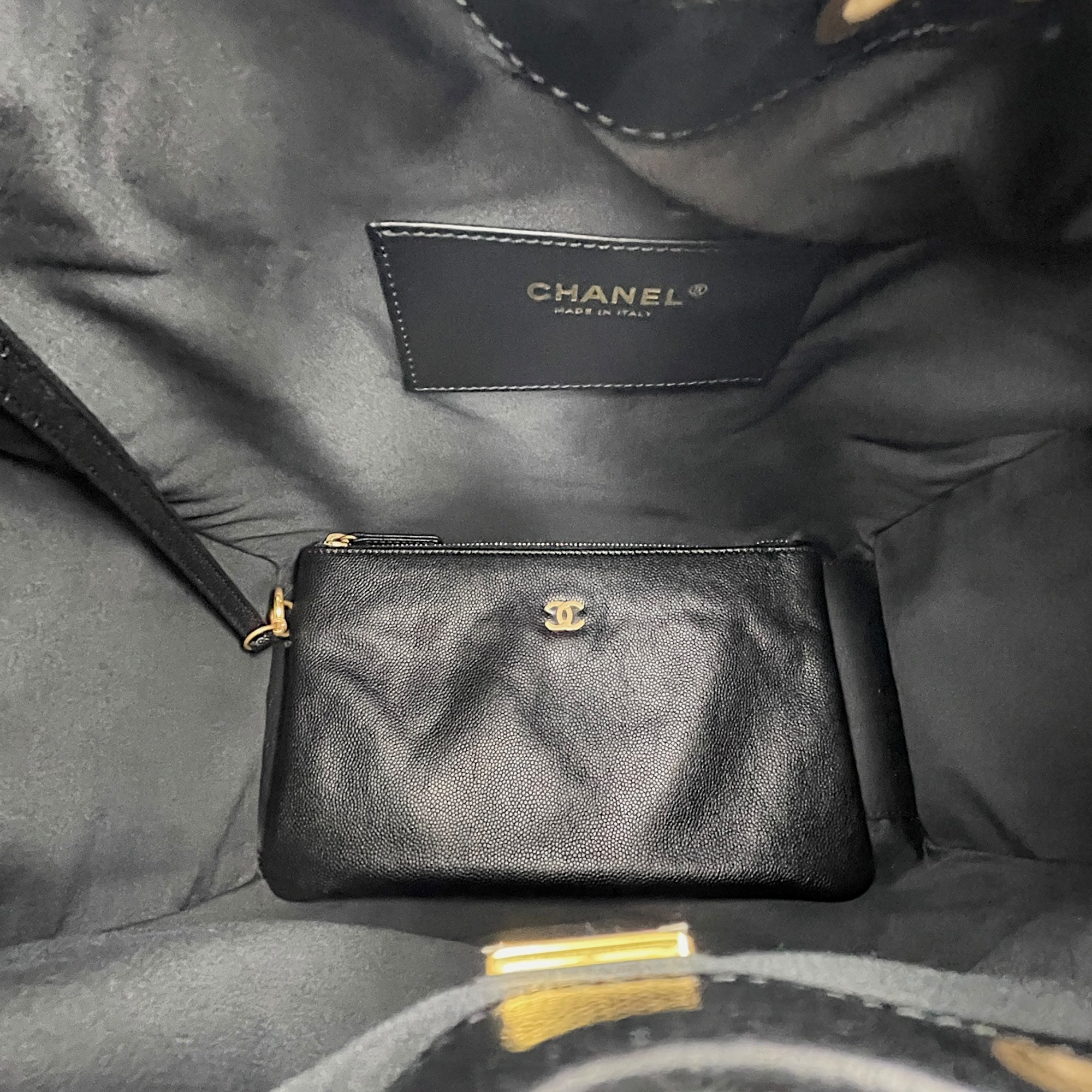C25 Medium Black Shoulder Bag in Caviar Leather, Gold hardware
