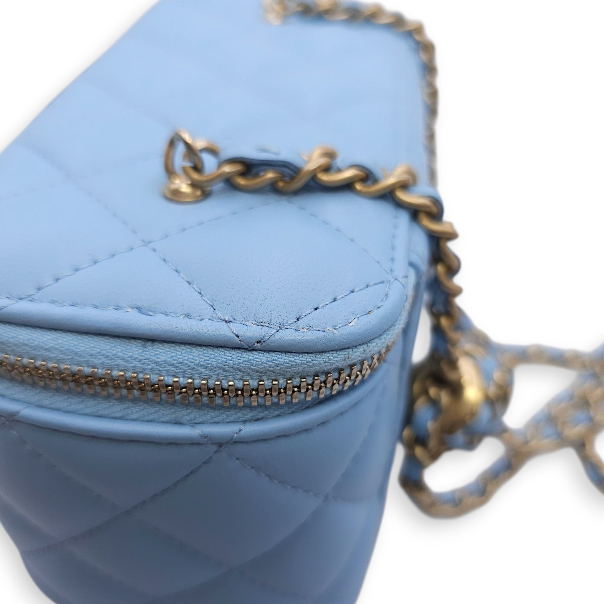 Quilted CC Vanity Case with Pearl Crush Baby Blue Shoulder Bag in Lambskin, Gold hardware