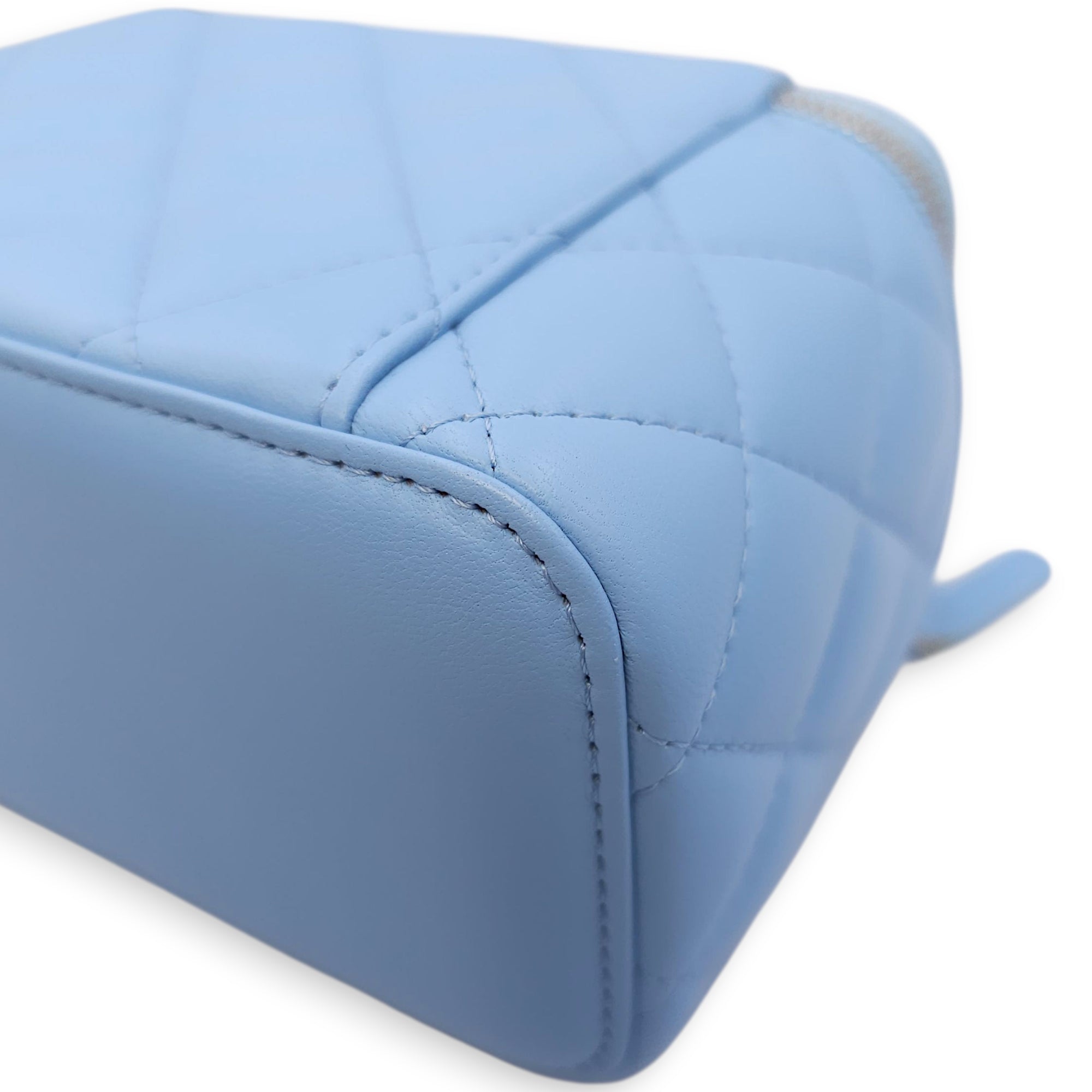 Quilted CC Vanity Case with Pearl Crush Baby Blue Shoulder Bag in Lambskin, Gold hardware