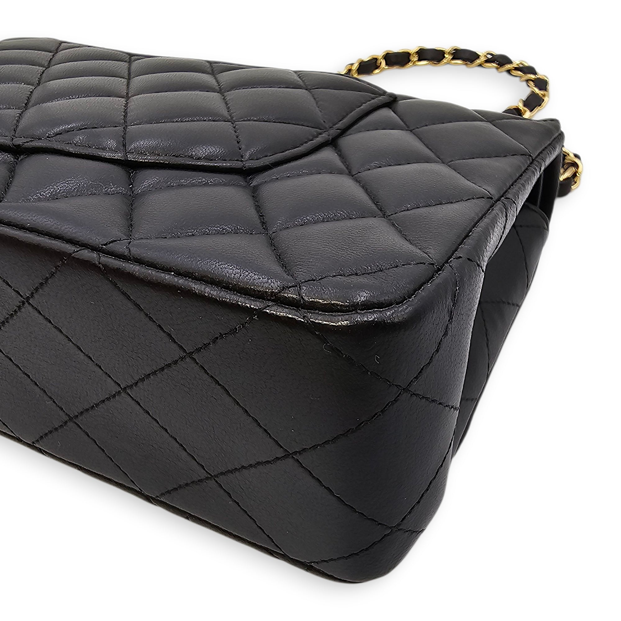 Quilted CC Classic Flap (DF) Medium Black Shoulder Bag in Lambskin, Gold hardware