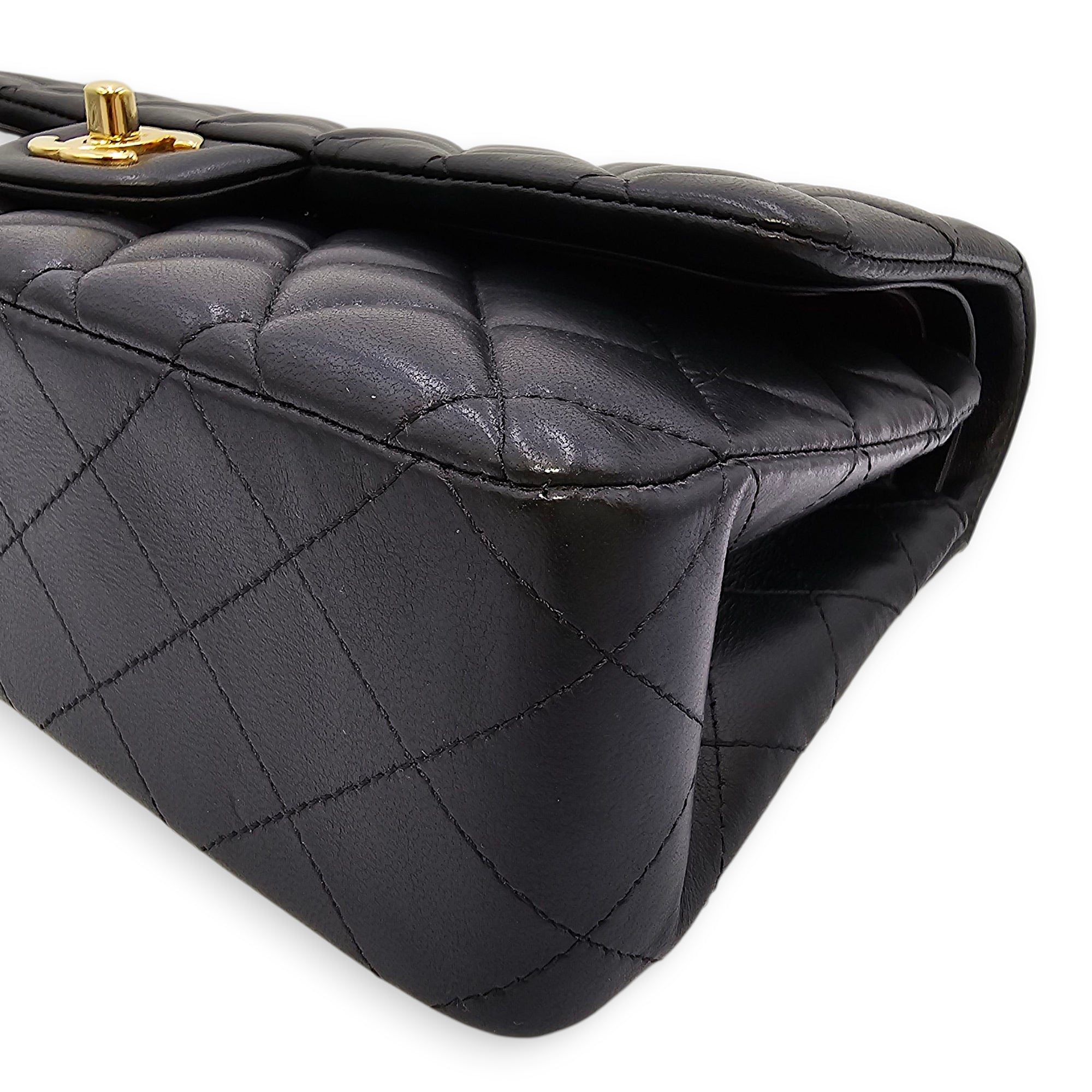 Quilted CC Classic Flap (DF) Medium Black Shoulder Bag in Lambskin, Gold hardware