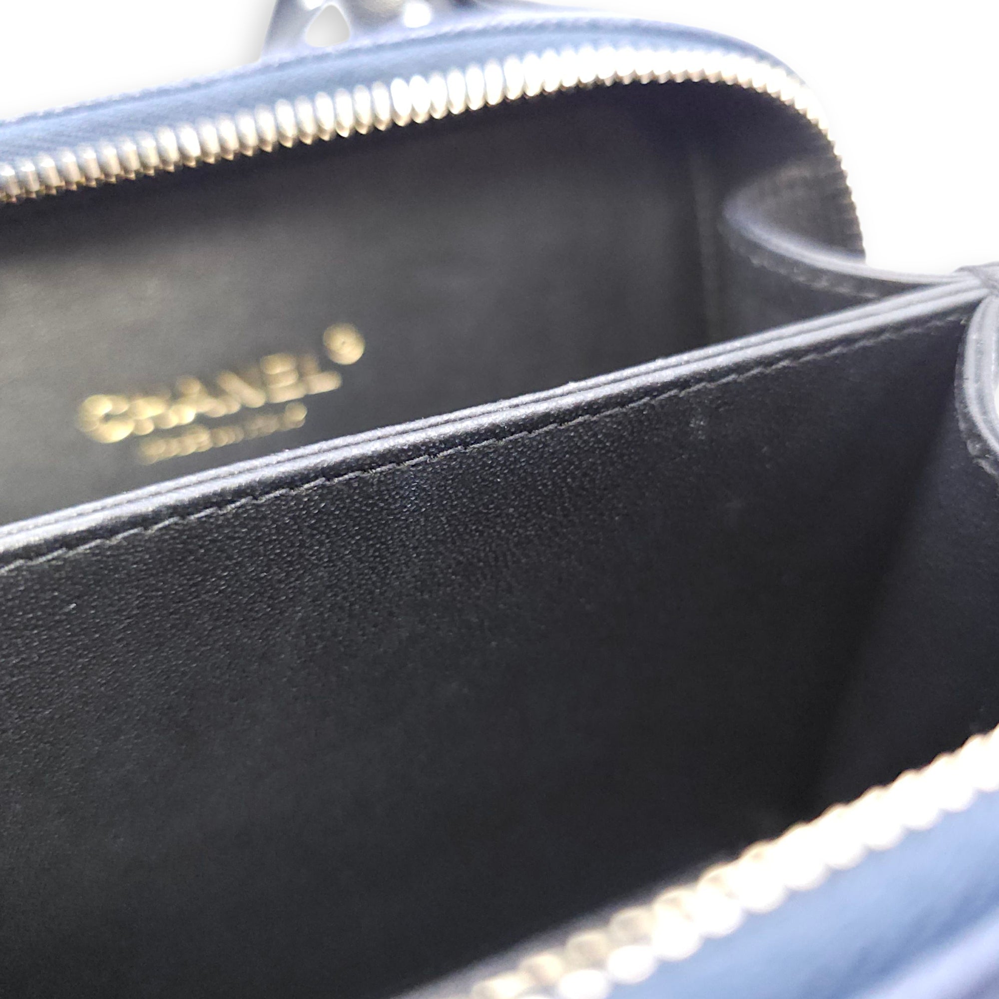 Quilted CC Vanity Filigree Case Small Size Blue Shoulder Bag in Caviar Leather, Gold hardware