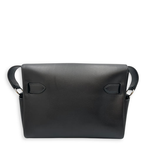 Kelly Messenger PM Black in Evergraine, Palladium hardware