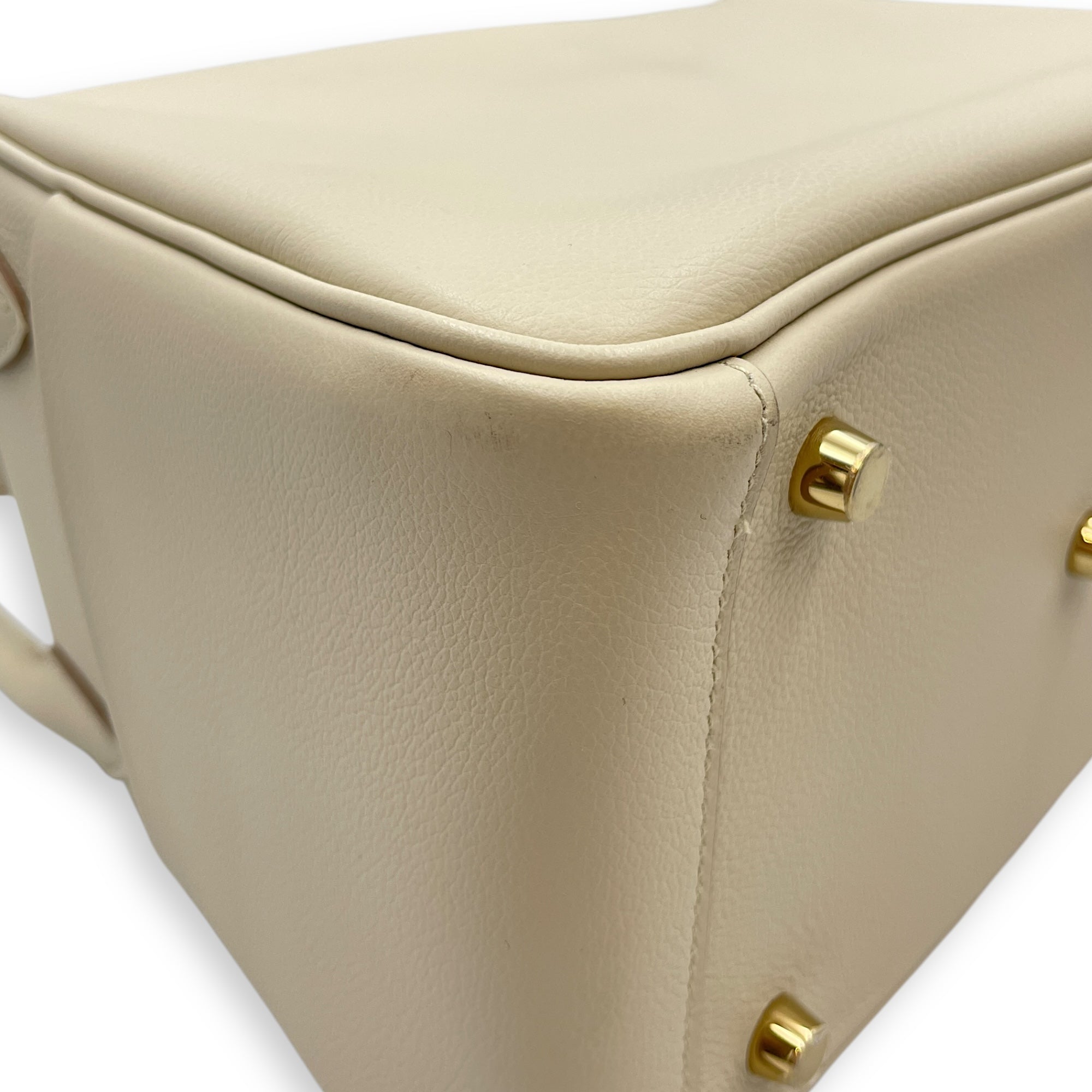 Lindy 26 Beton in Evercolor, Gold hardware