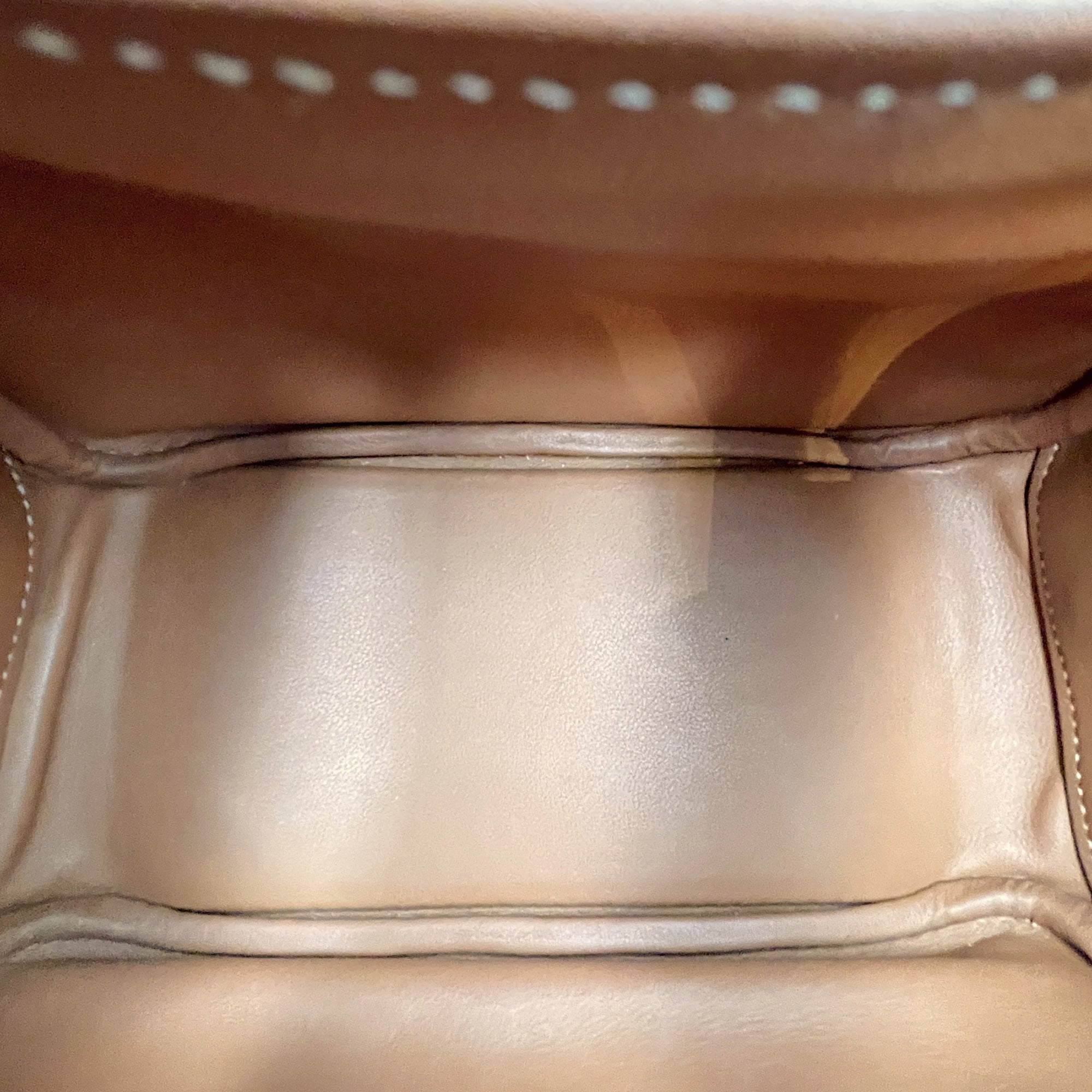 Lindy Mini Gold in Clemence, Gold hardware