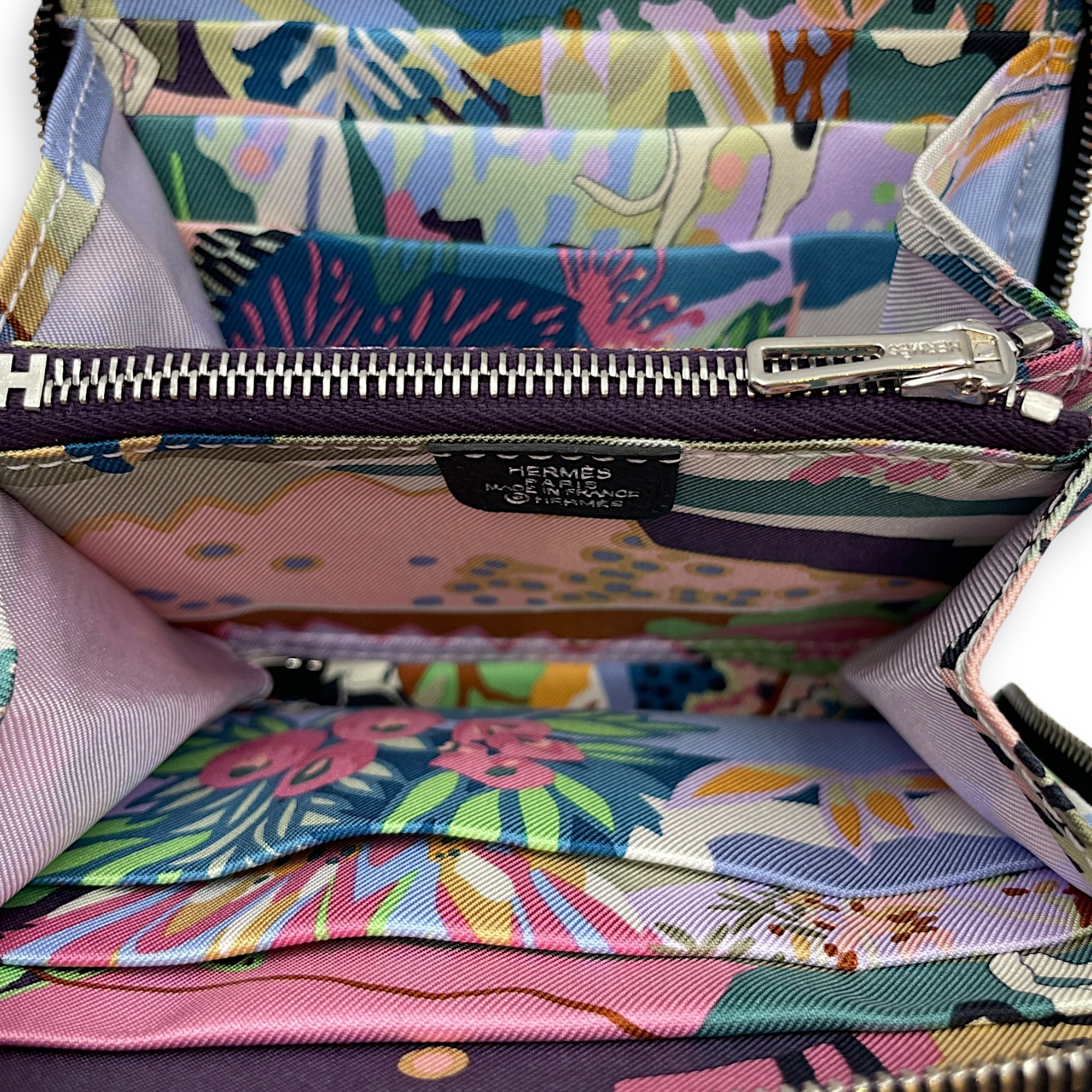 Silk'in Compact Black Wallet in Epsom, Palladium hardware