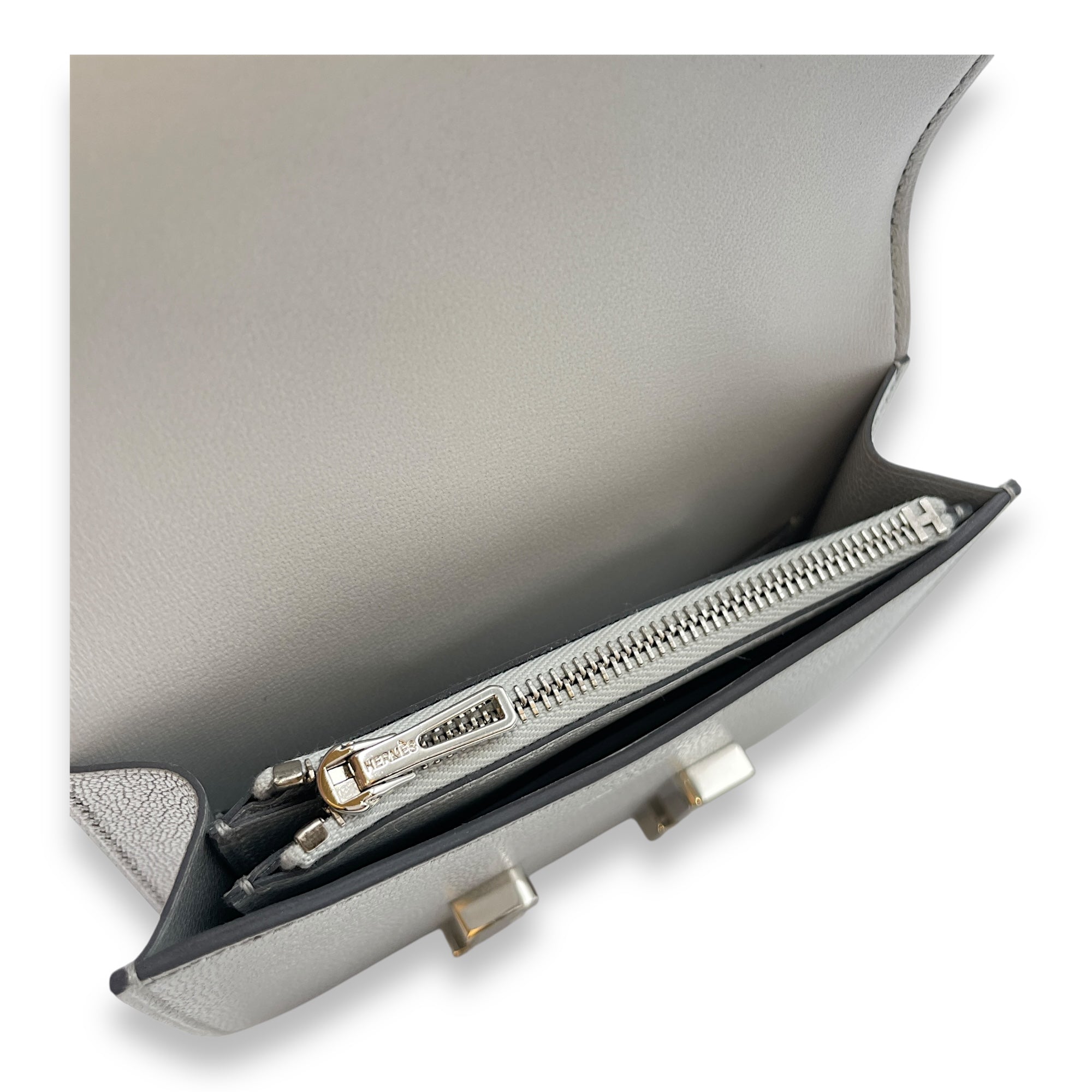 Constance Slim Argent Wallet in Chevre Chamkila, Palladium hardware