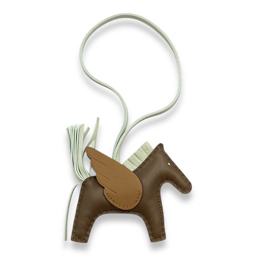 Pegasus PM Etoupe/Vert Fizz/Biscuit Charm in Milo/Swift